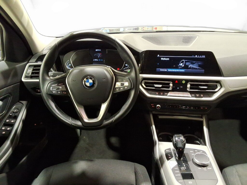 BMW 330 E - APPLE CARPLAY — photo 5
