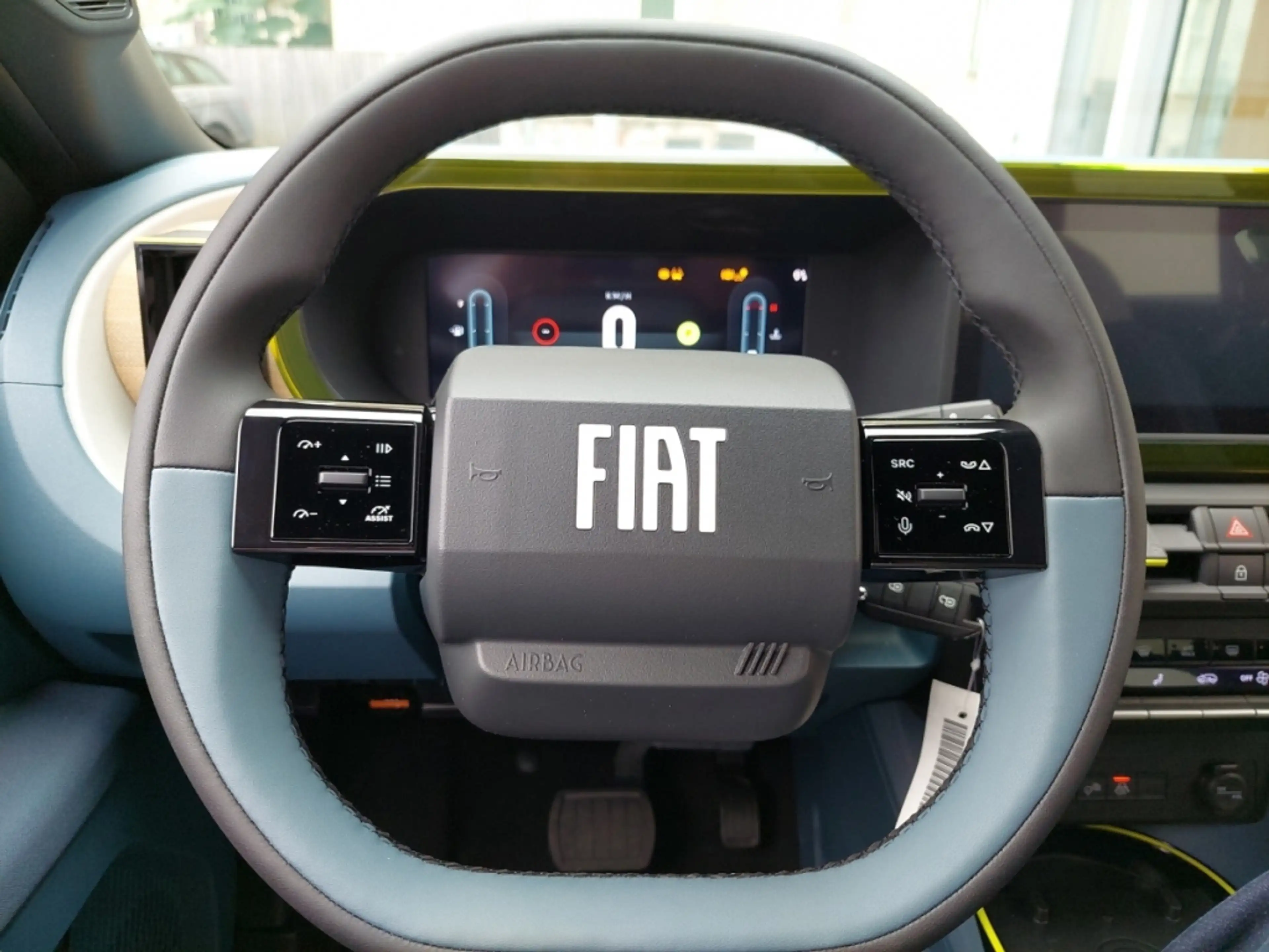 Fiat Grande Panda La Prima Hybrid — photo 11