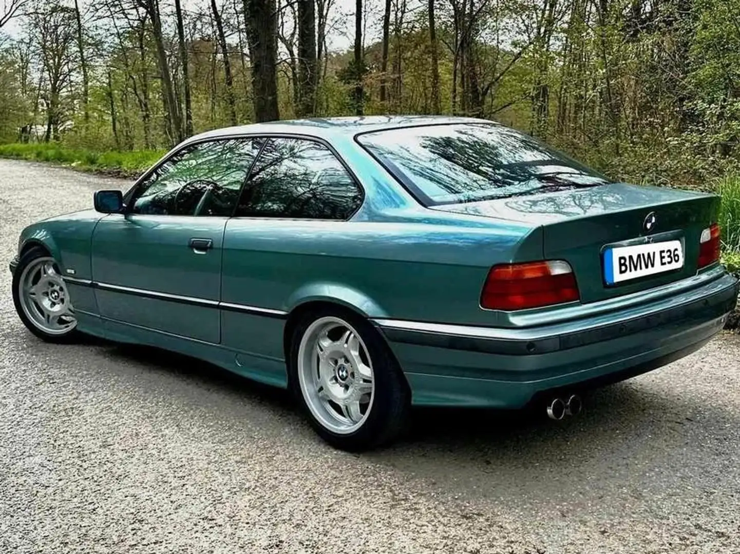 BMW 320 320i Зелёный - 2