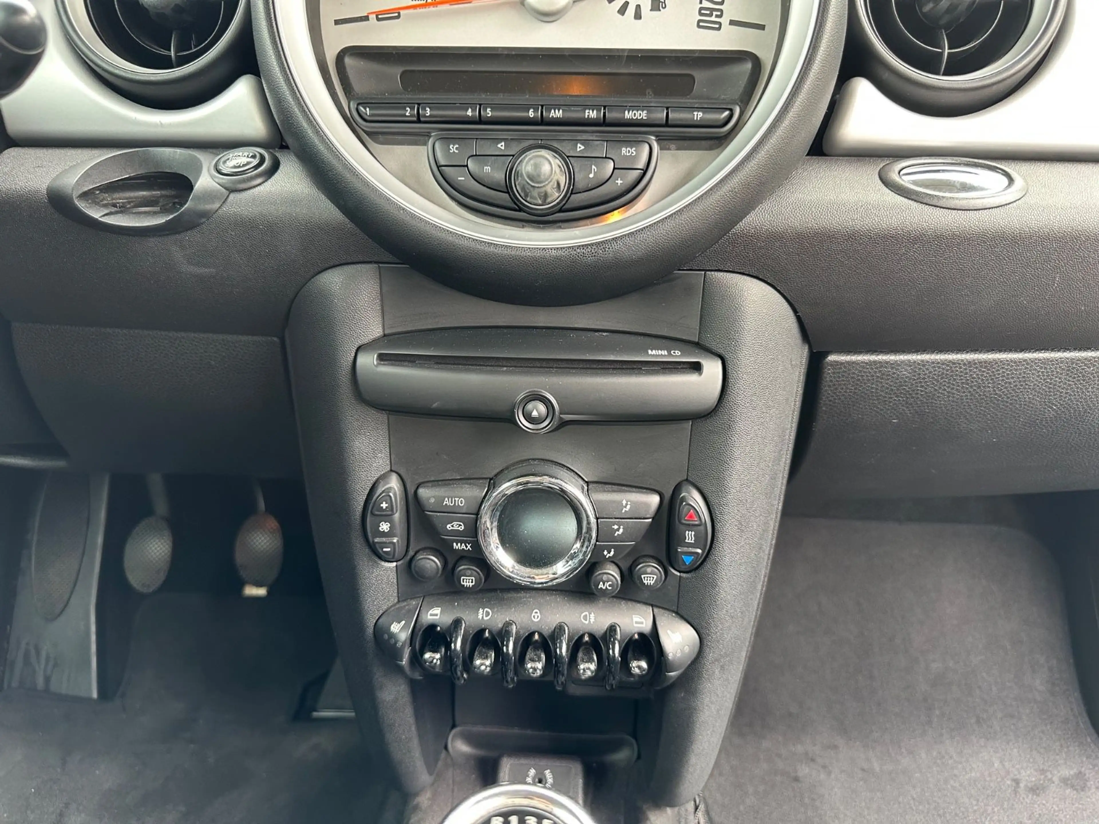 MINI One — photo 14