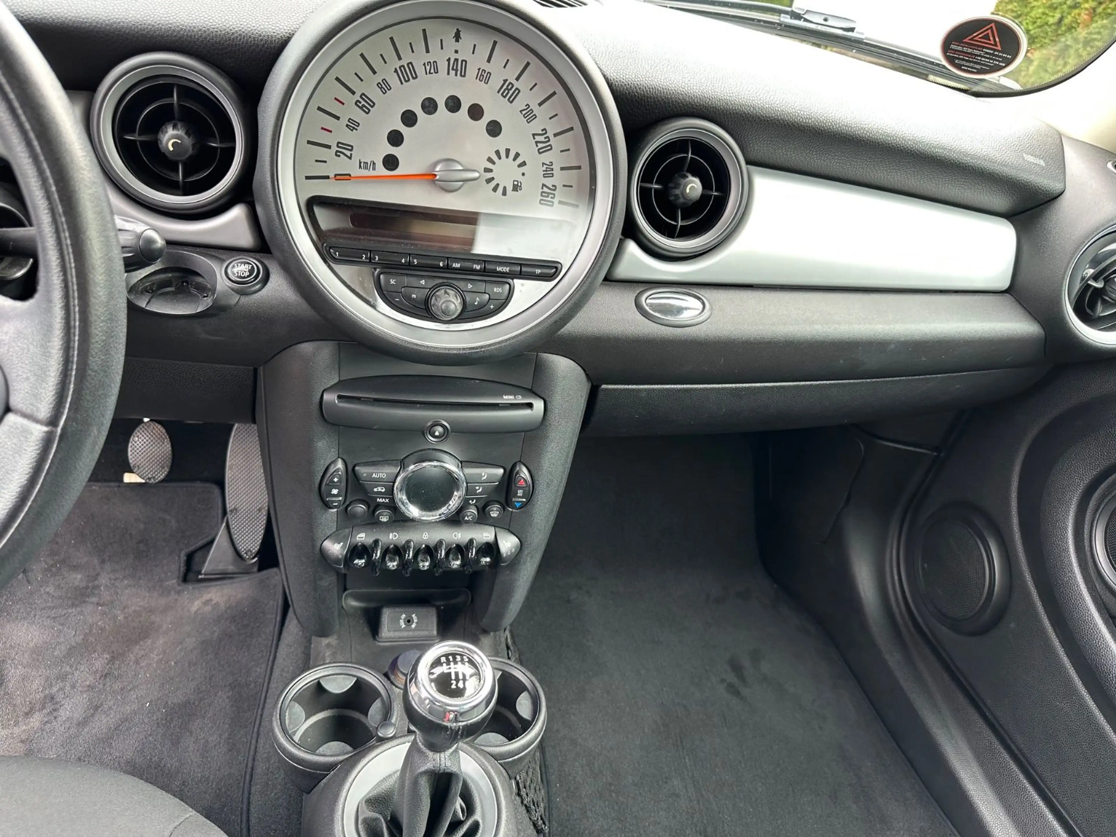 MINI One — photo 12