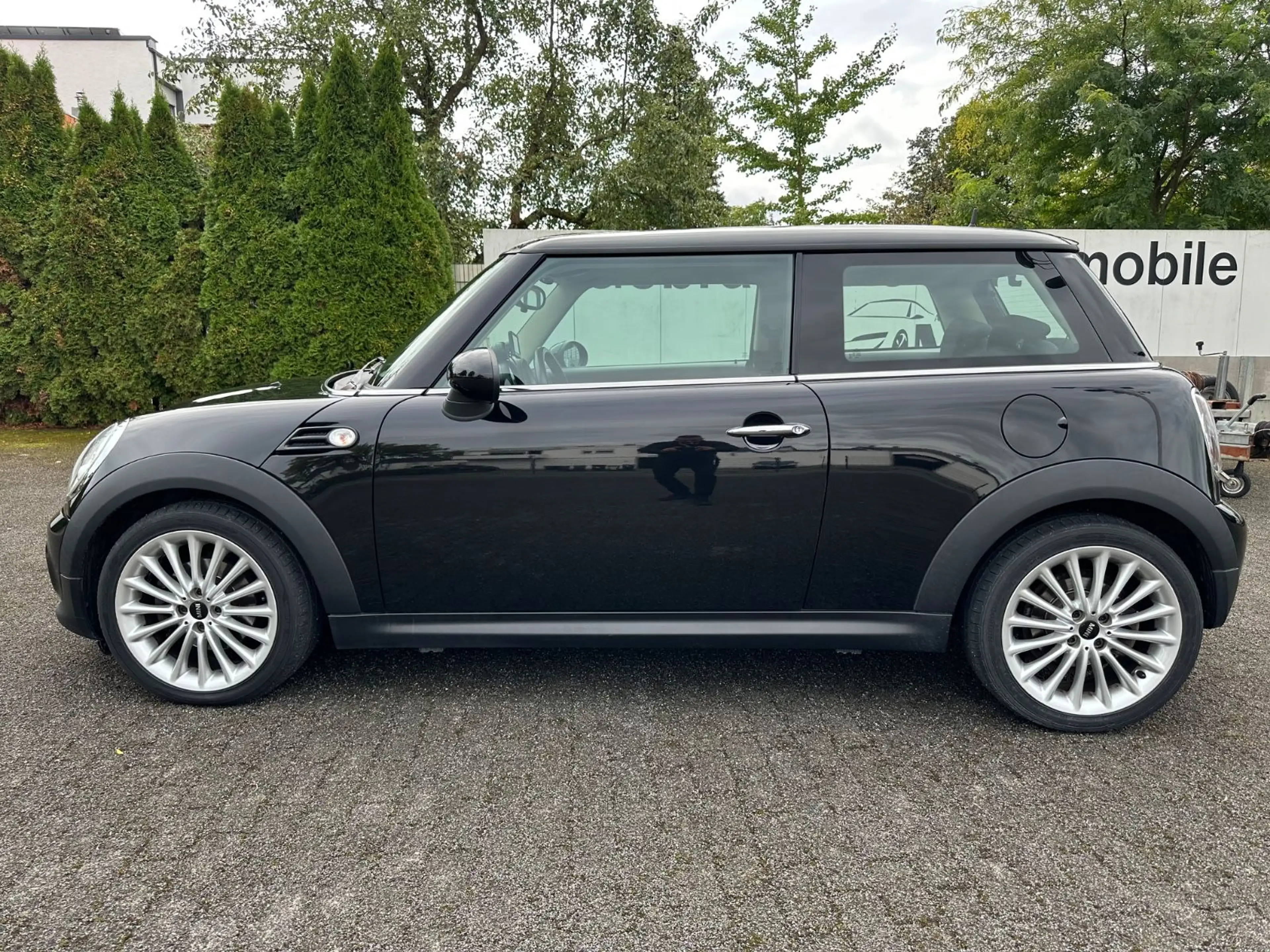 MINI One — photo 2