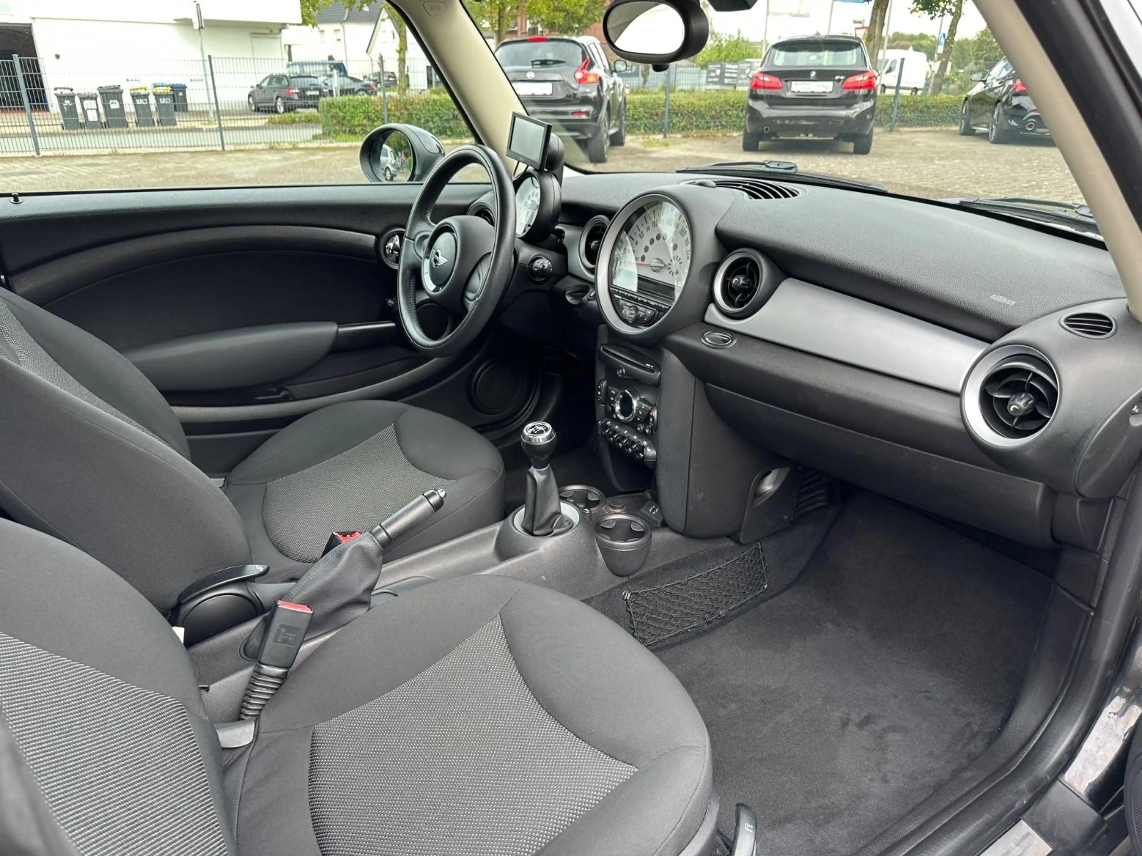MINI One — photo 13