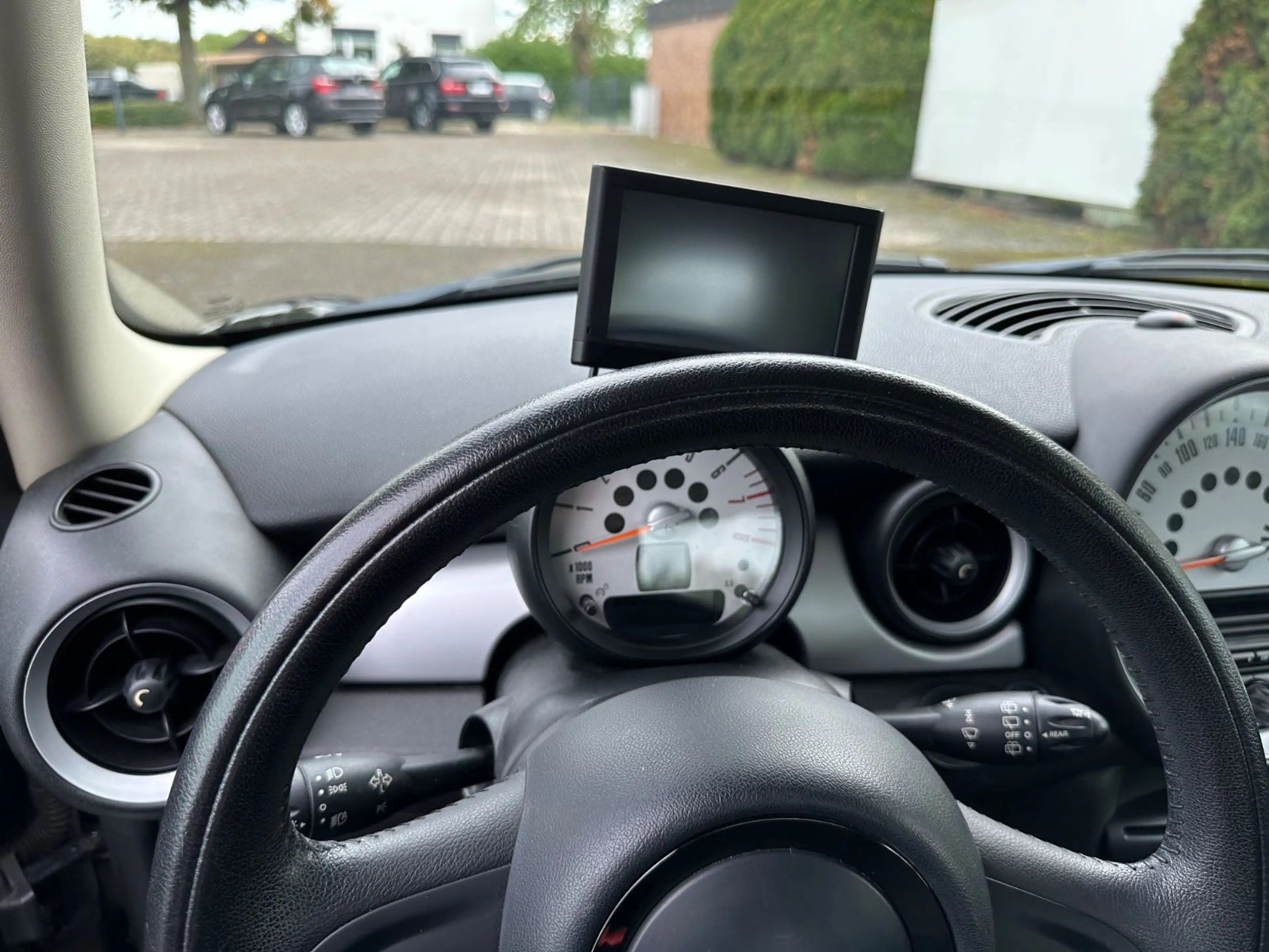MINI One — photo 9