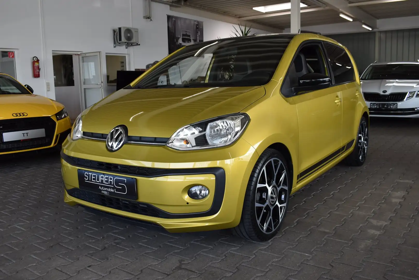 Volkswagen up! 1.0 BMT high up! GTI Felgen Polygon Paket Gelb - 1