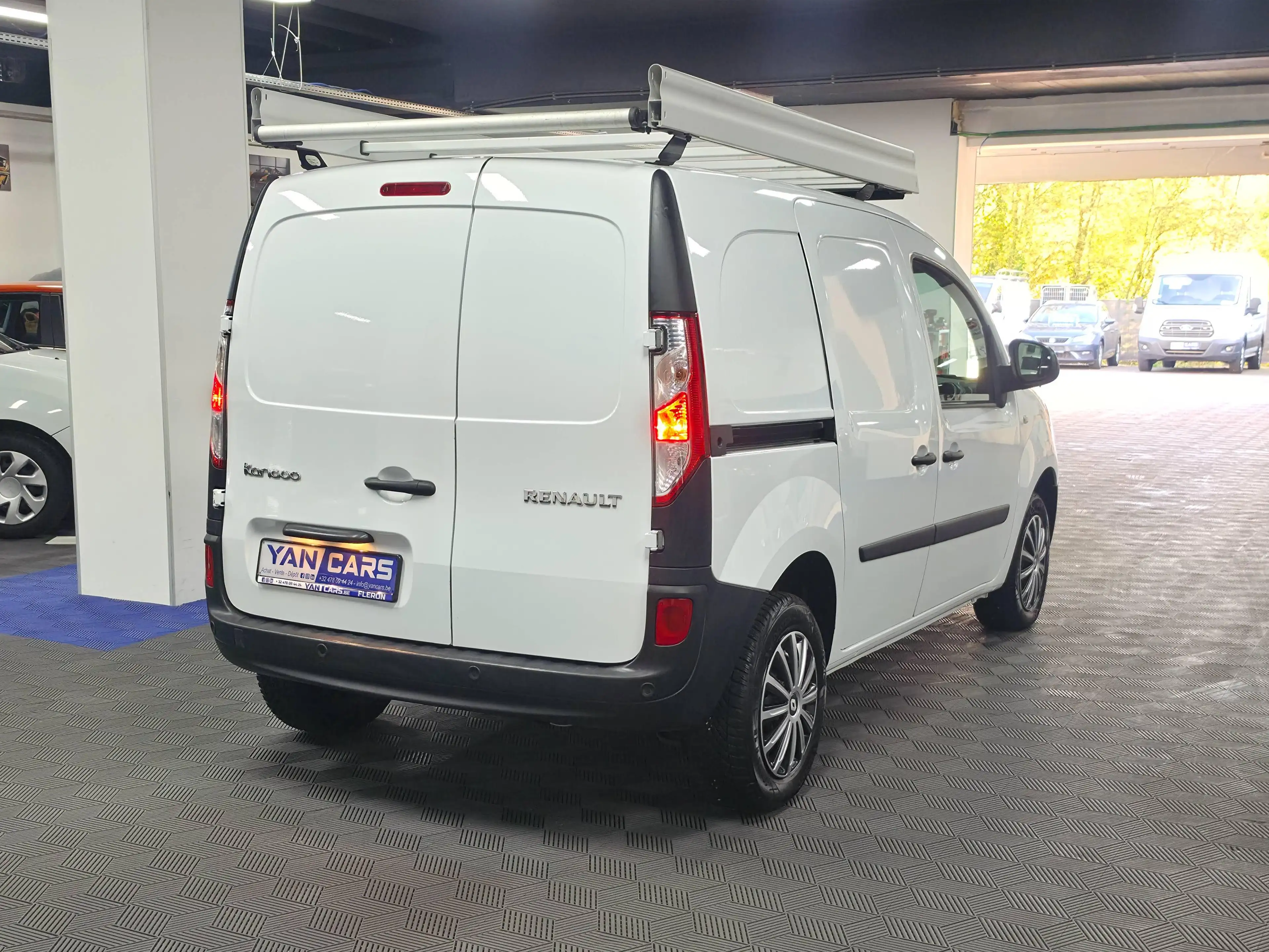 Renault Kangoo Express 1.2 TCe 115 essence · 29 117 km · Entretien Renault · Galerie · Garantie 1 an · TVA récupérable — photo 9