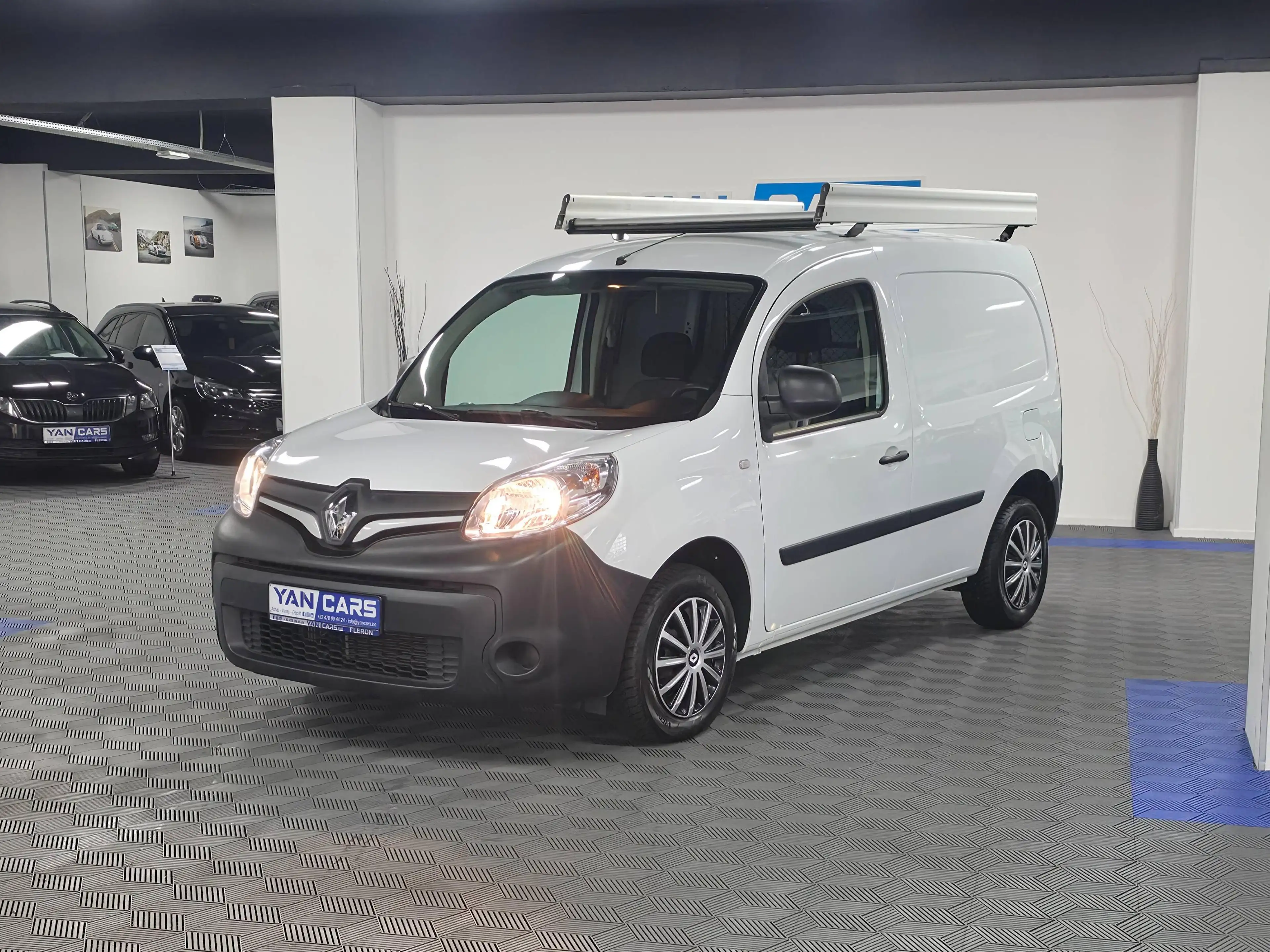 Renault Kangoo Express 1.2 TCe 115 essence · 29 117 km · Entretien Renault · Galerie · Garantie 1 an · TVA récupérable
