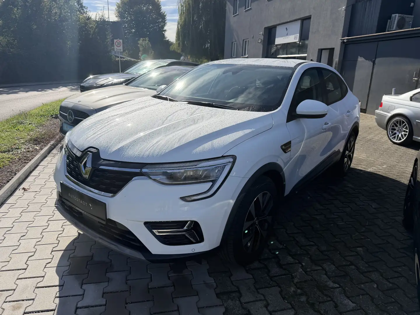 Renault Arkana Arkana TCe 140 EDC PF Zen Aut. Ehemaliger Listenneupreis € 32 540,00 Weiß - 1