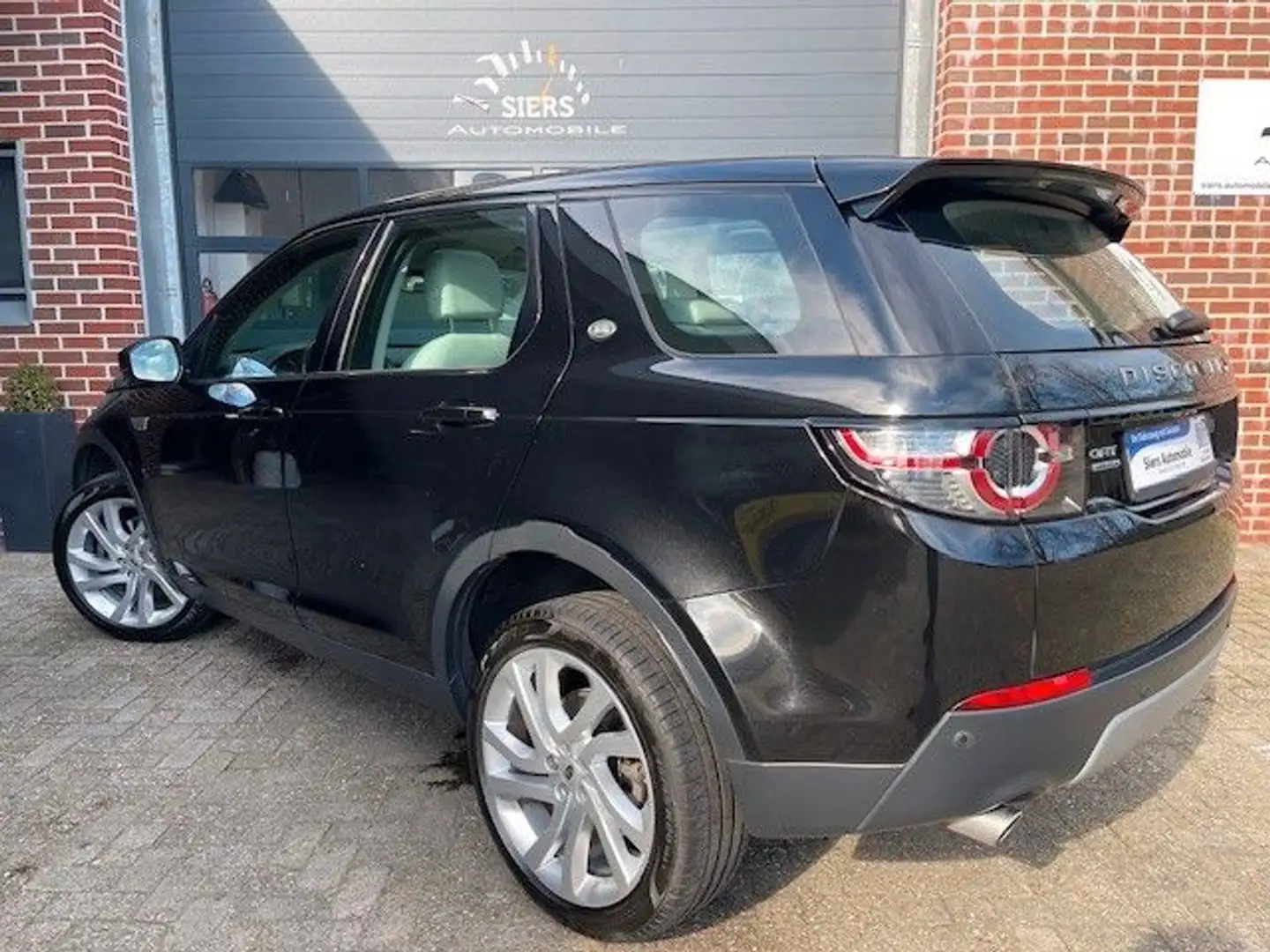 Land Rover Discovery Sport DISCOVERY SPORT 2.2 SD4 190PS 4WD HSE, 1. HAND Schwarz - 2