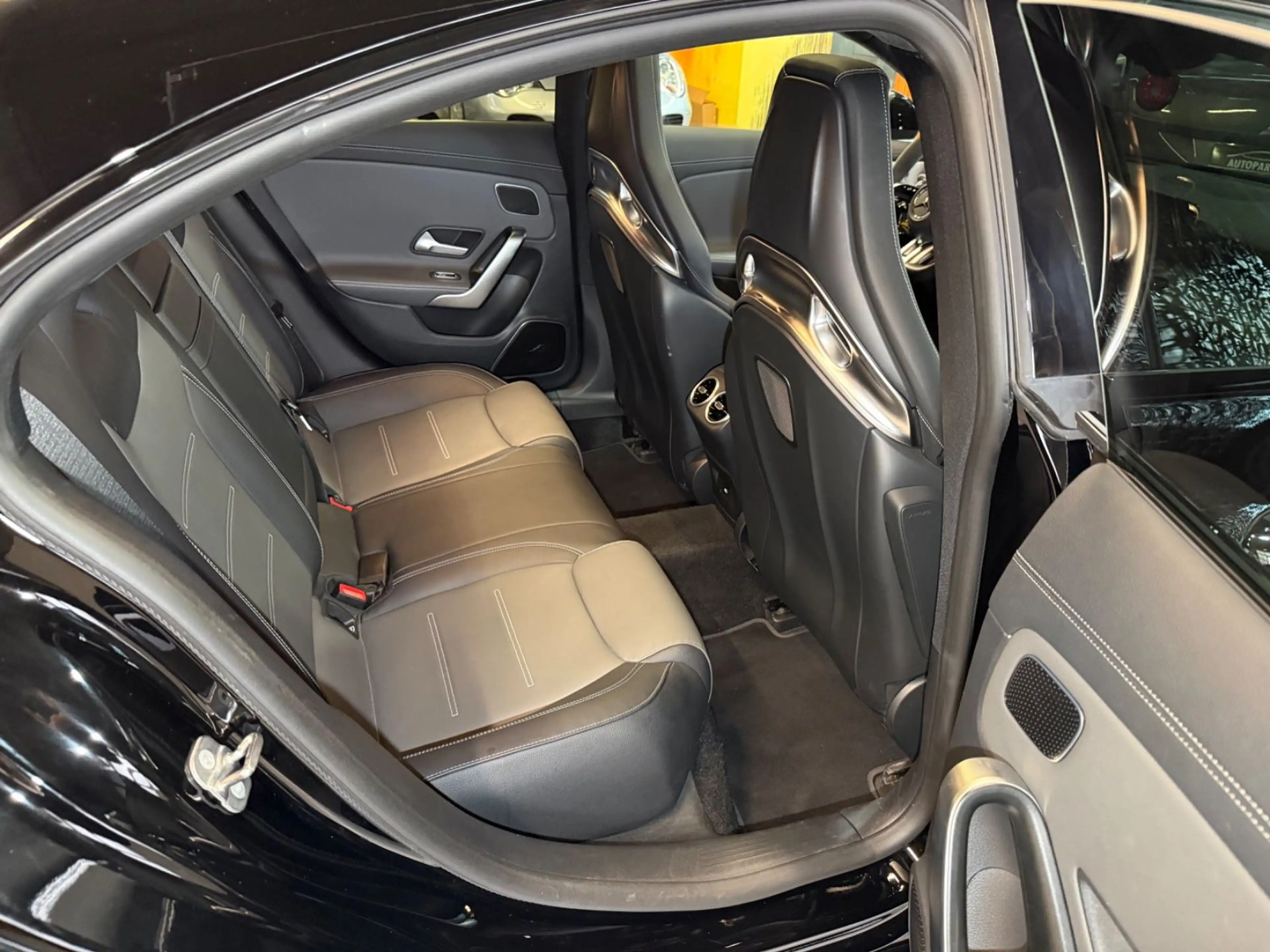 Mercedes-Benz CLA 35 AMG 4Matic LED~PANO~HUD~BELÜFTUNG~360~ — photo 15