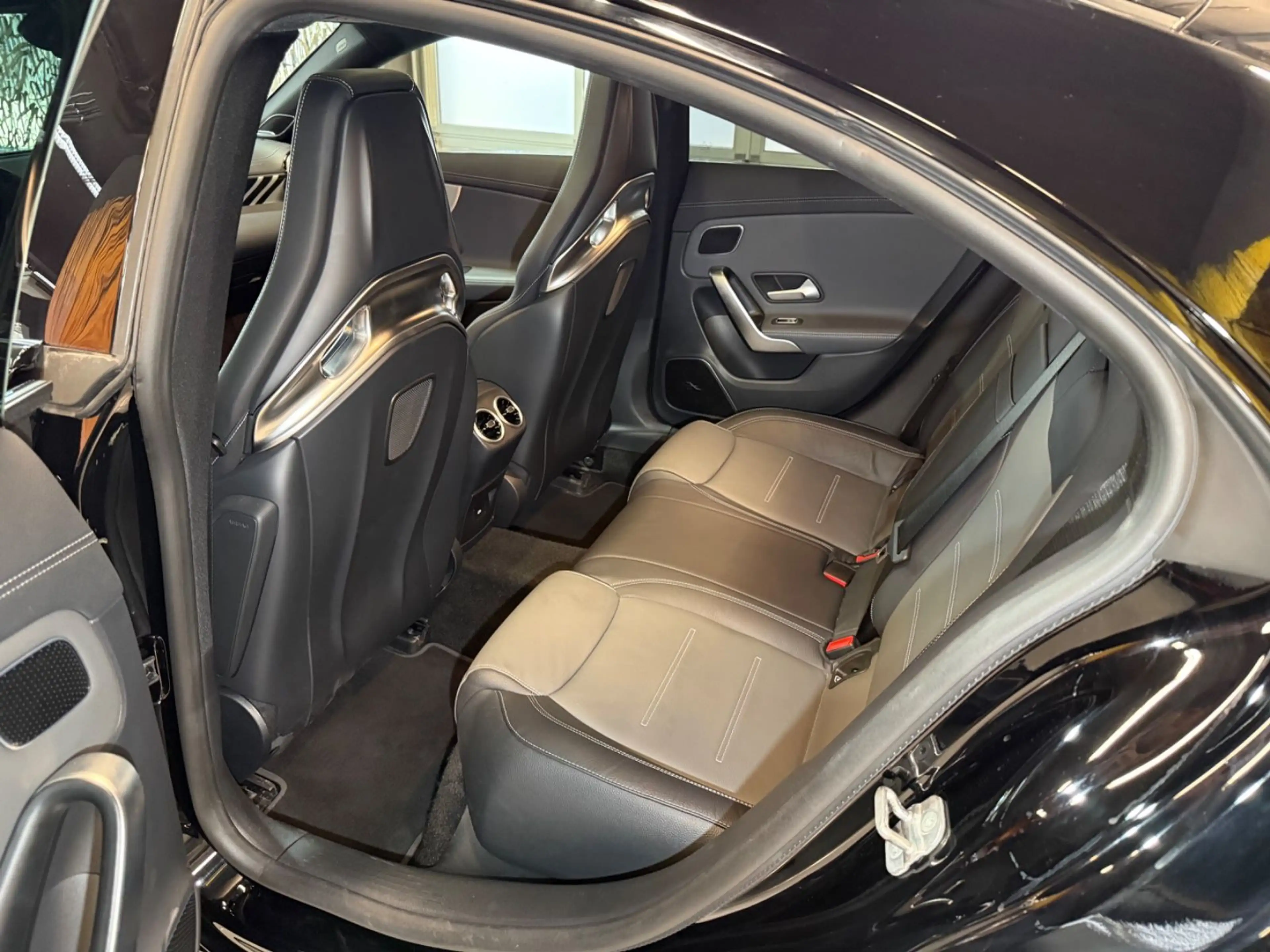 Mercedes-Benz CLA 35 AMG 4Matic LED~PANO~HUD~BELÜFTUNG~360~ — photo 14