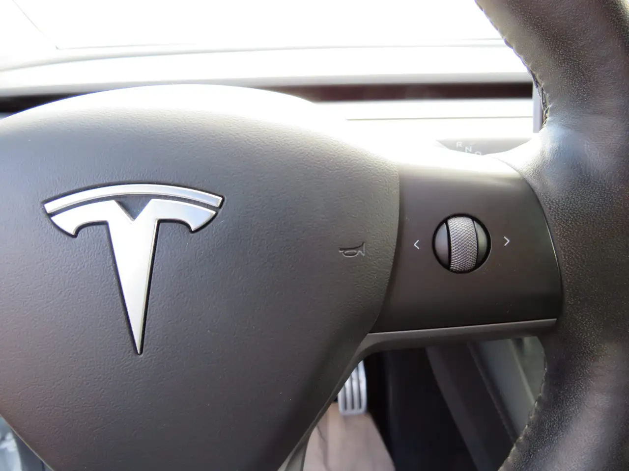 Tesla Model Y снимка Tesla Model Y