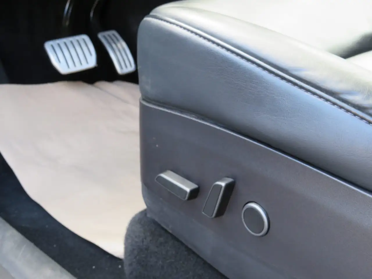 Tesla Model Y снимка Tesla Model Y