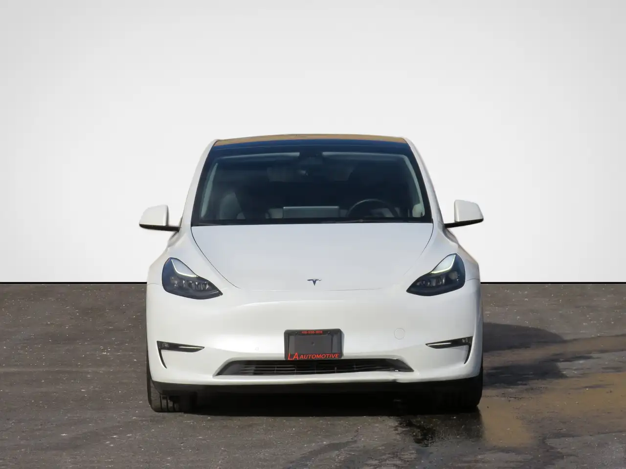 Tesla Model Y снимка Tesla Model Y