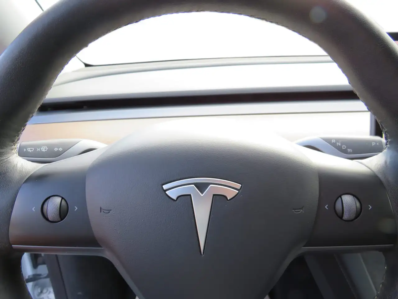 Tesla Model Y снимка Tesla Model Y