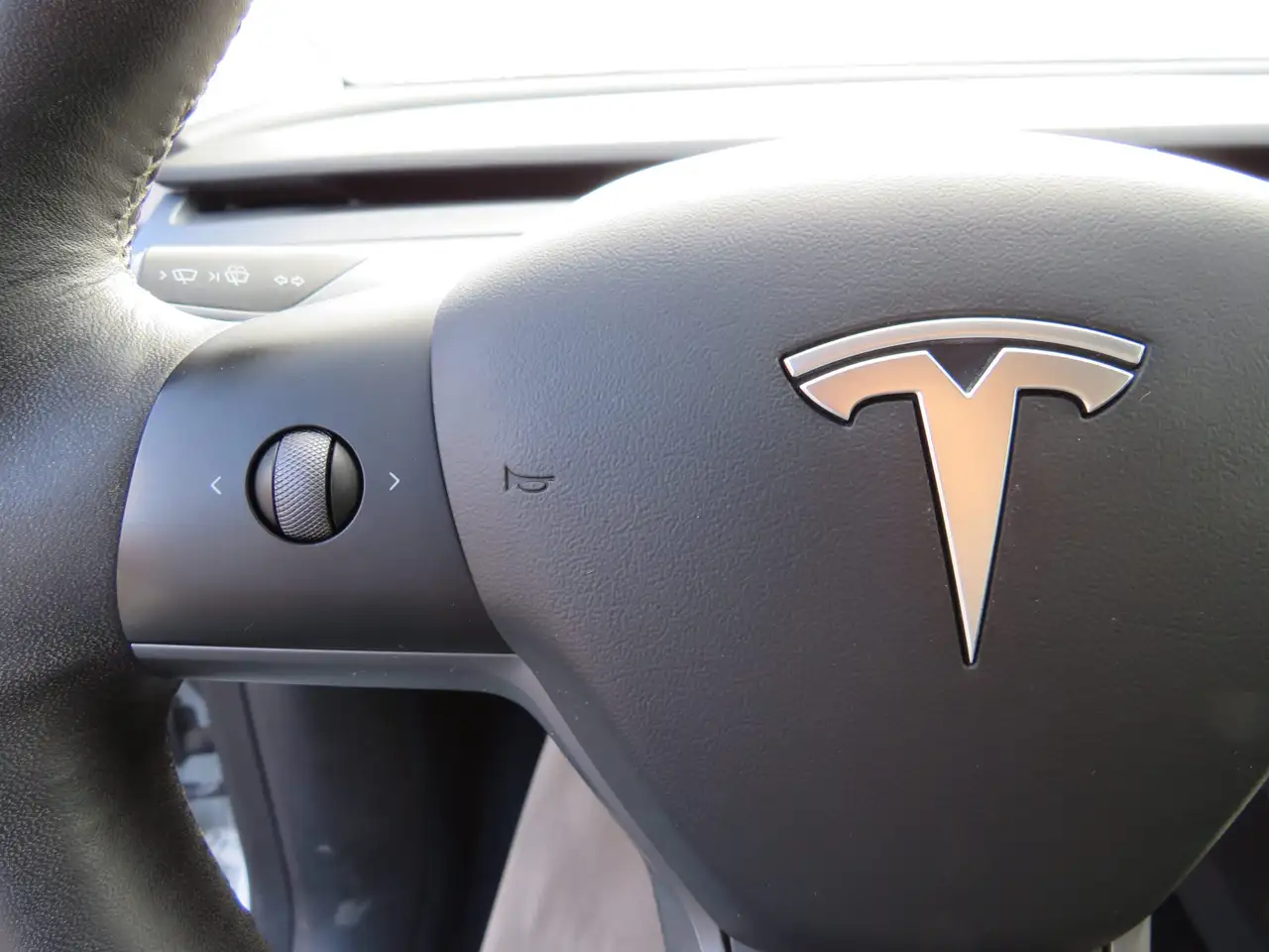 Tesla Model Y снимка Tesla Model Y