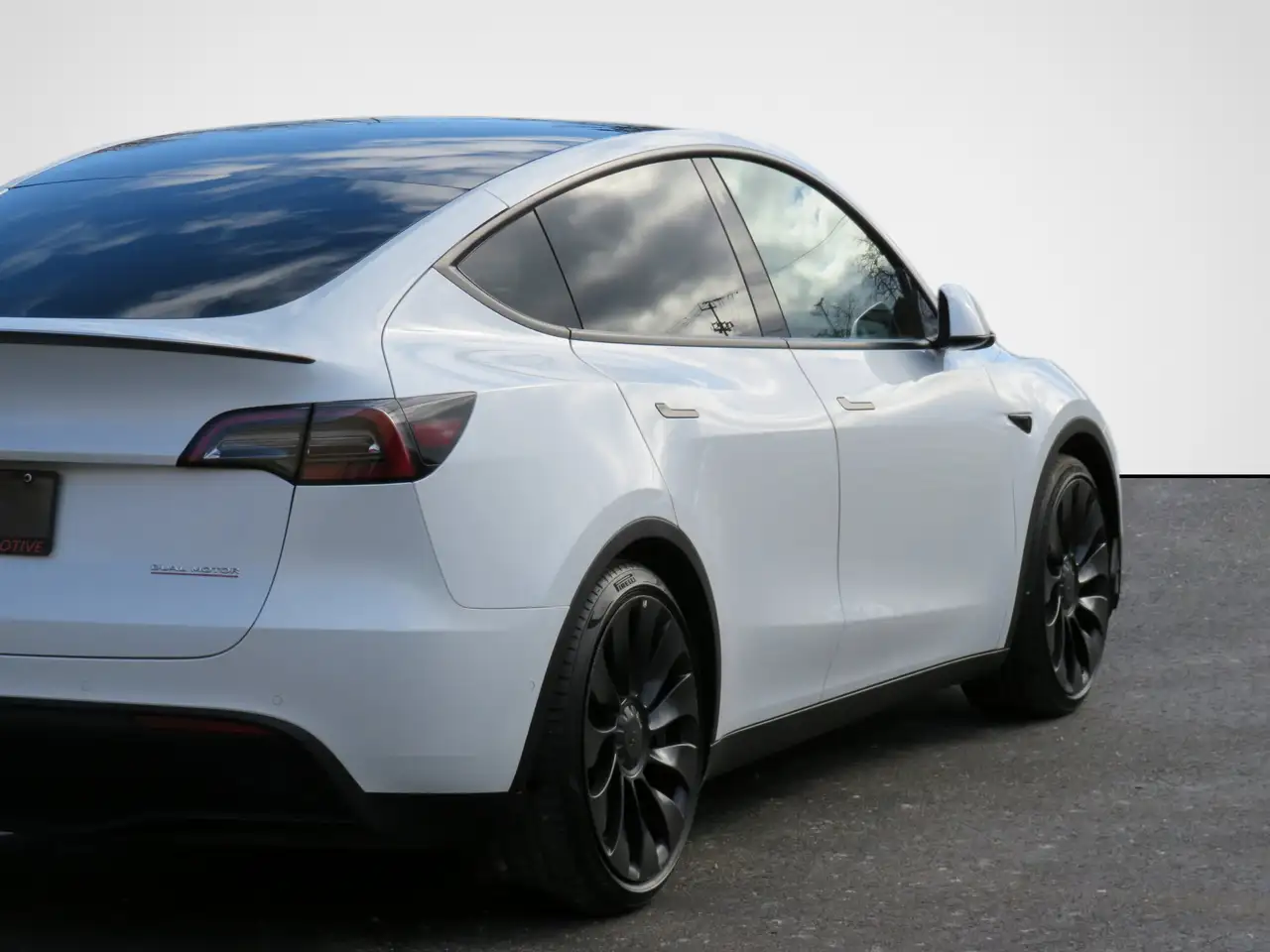 Tesla Model Y снимка Tesla Model Y