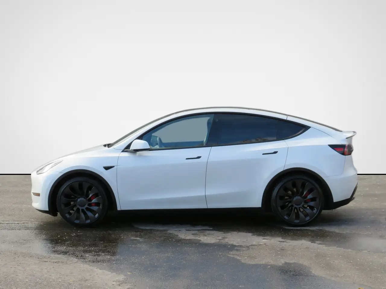 Tesla Model Y снимка Tesla Model Y