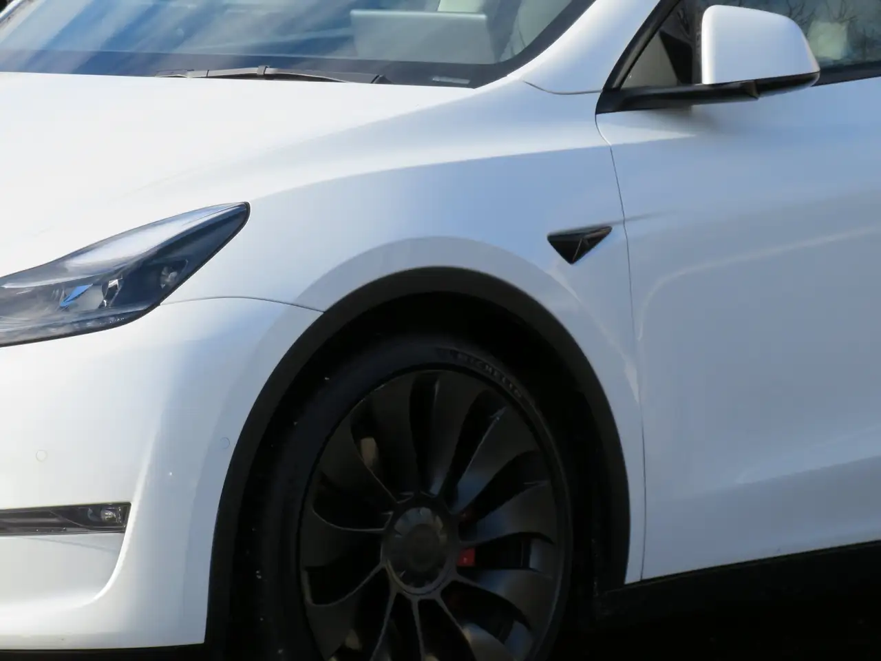 Tesla Model Y снимка Tesla Model Y