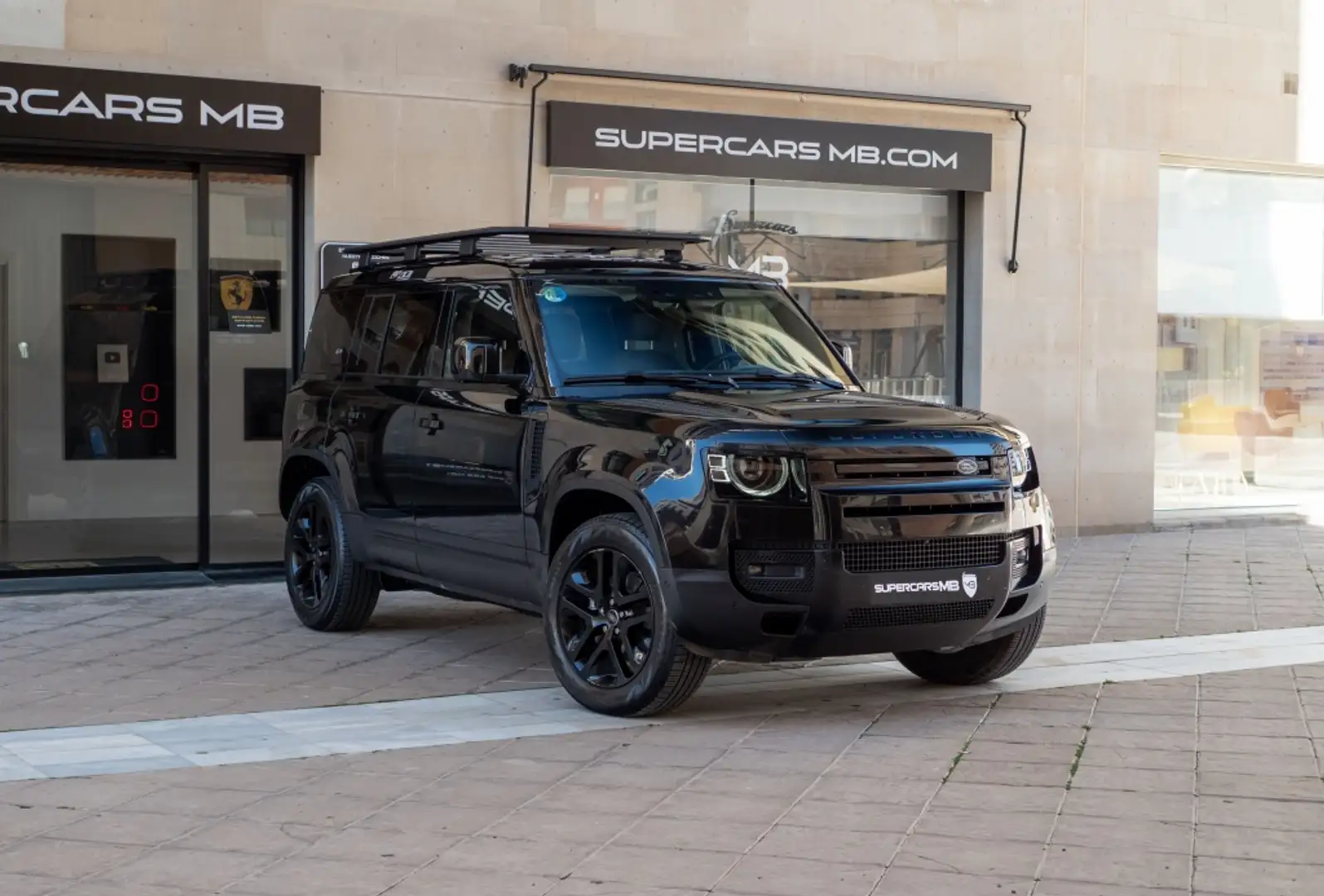 Land Rover Defender 110 3.0D l6 MHEV SE AWD Aut. 250 Negro - 1