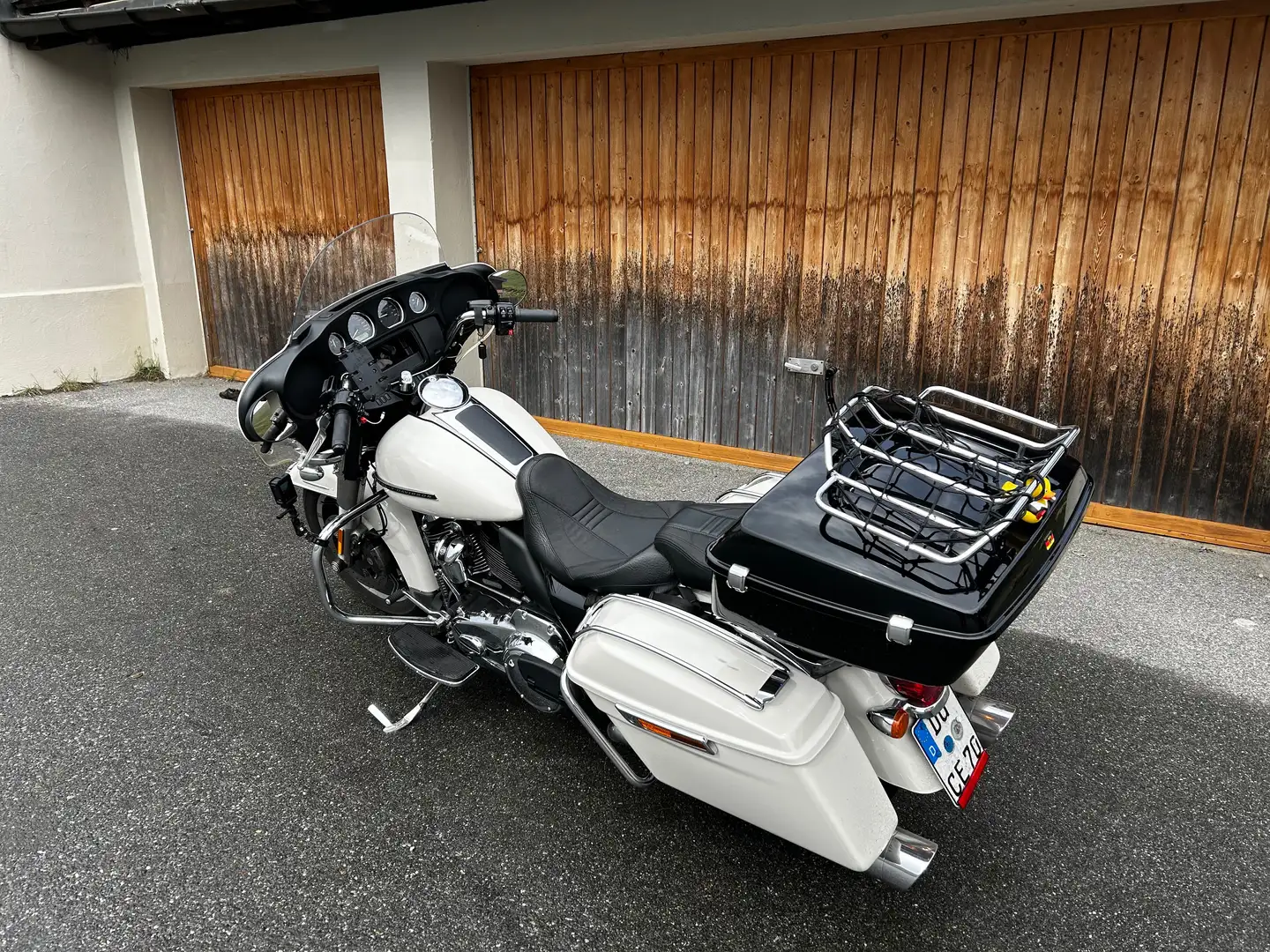 Harley-Davidson Electra Glide Police Bílá - 2