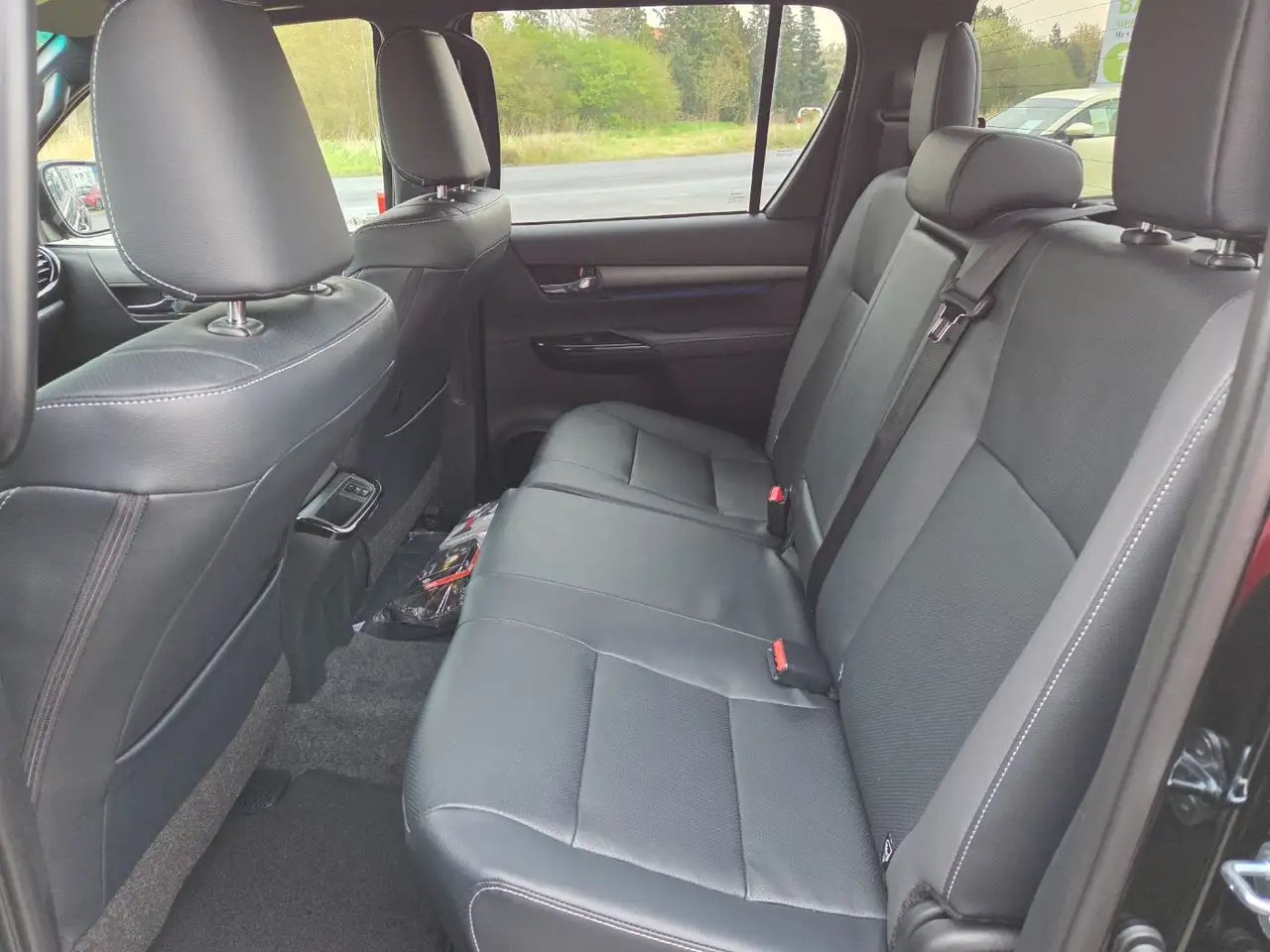 Toyota Hilux 2.8 D-4D 4x4 Double Cab Invincible Navi JBL 10