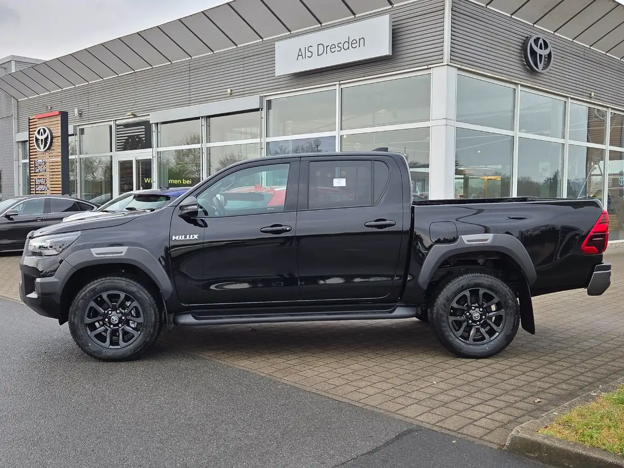 Toyota Hilux 2.8 D-4D 4x4 Double Cab Invincible Navi JBL 5