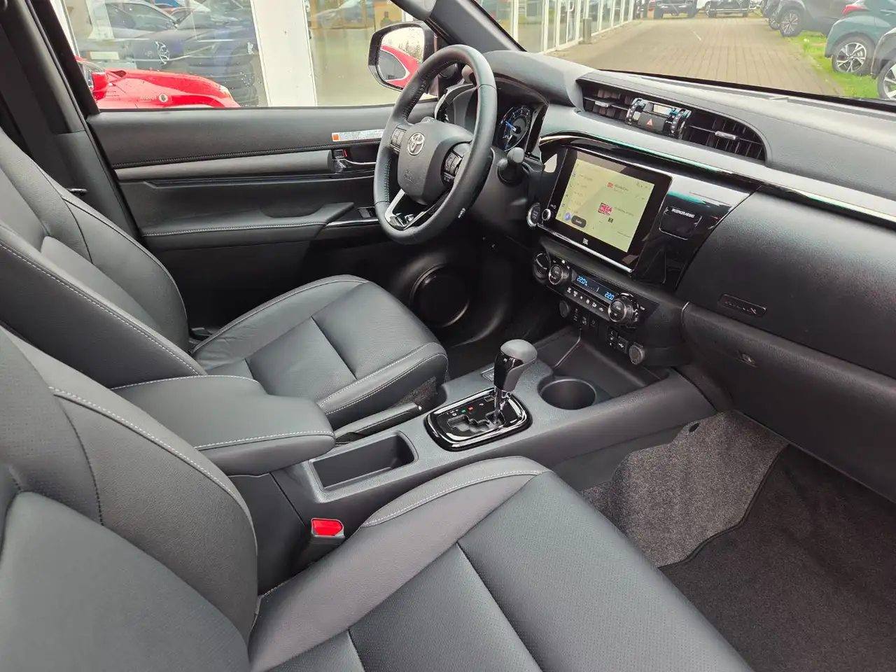 Toyota Hilux 2.8 D-4D 4x4 Double Cab Invincible Navi JBL 11