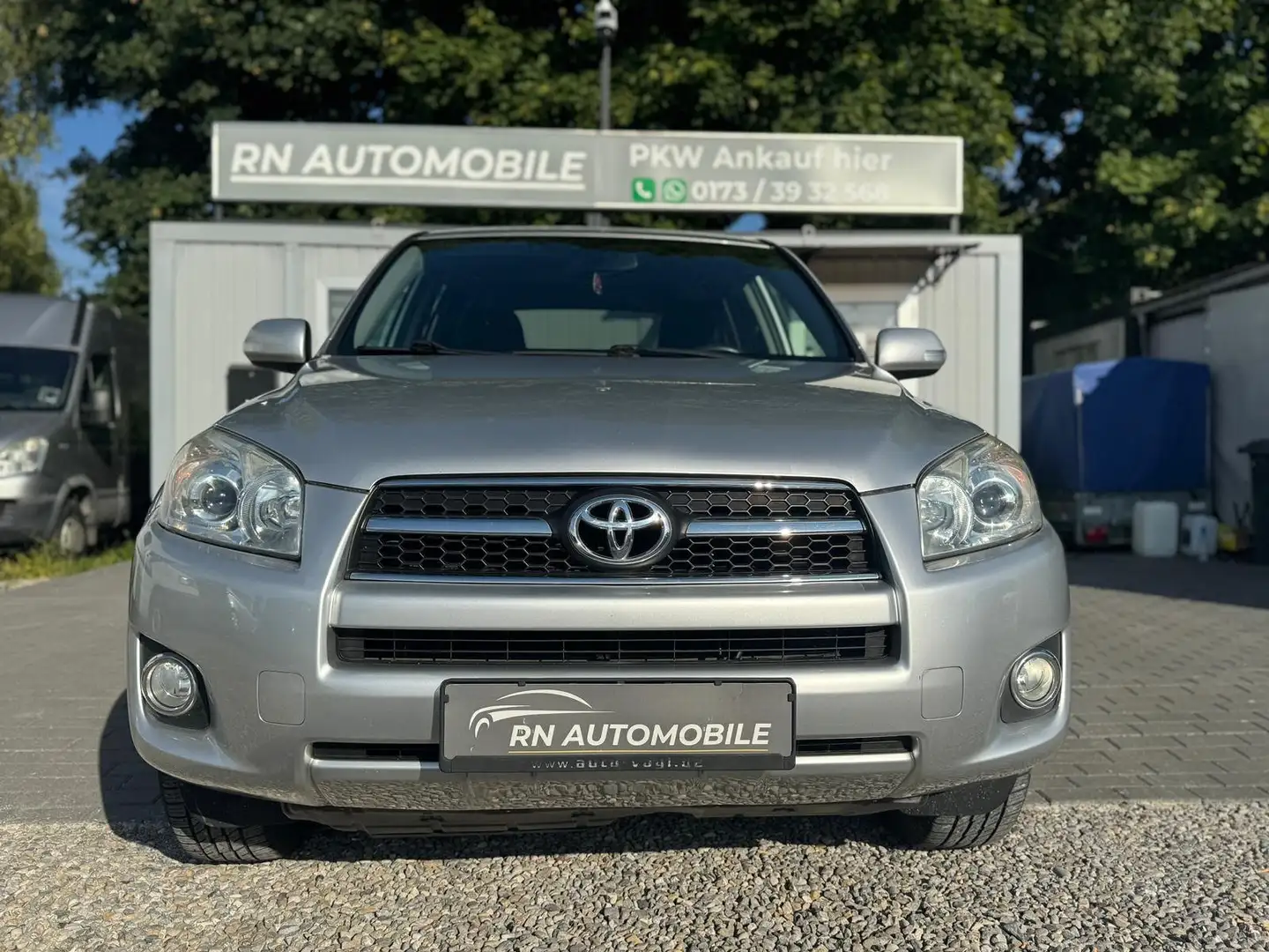Toyota RAV 4 2.0 4x2 Sol AHK SCHECKHEFTGEPFLEGT Silber - 1