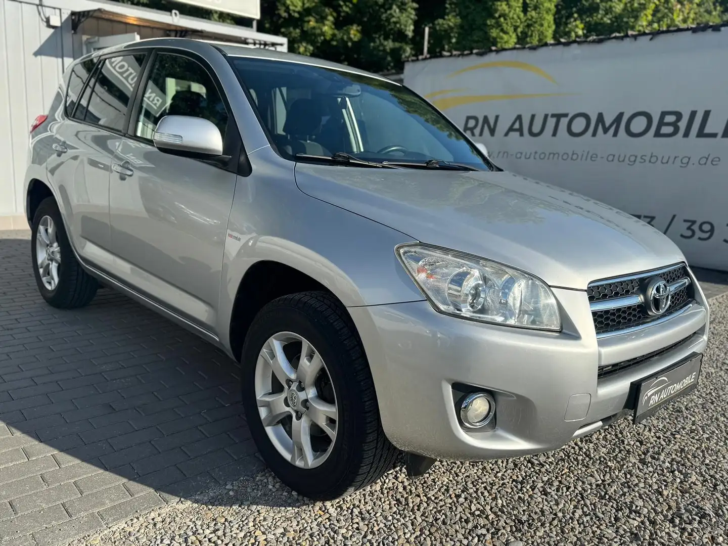 Toyota RAV 4 2.0 4x2 Sol AHK SCHECKHEFTGEPFLEGT Silber - 2