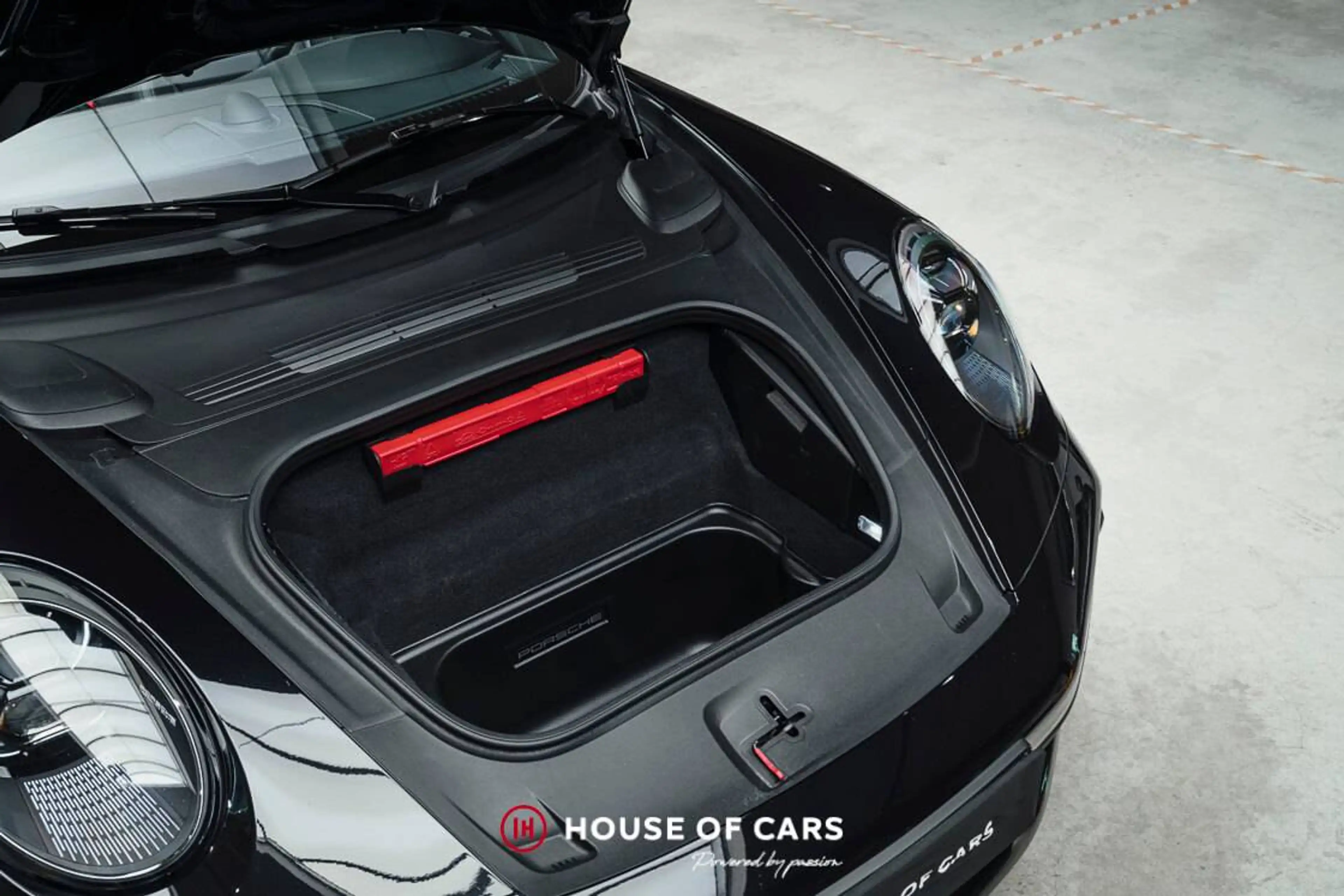 Porsche 911 992.1 Turbo S Cab PDK - Belgian car - 1st paint — photo 12