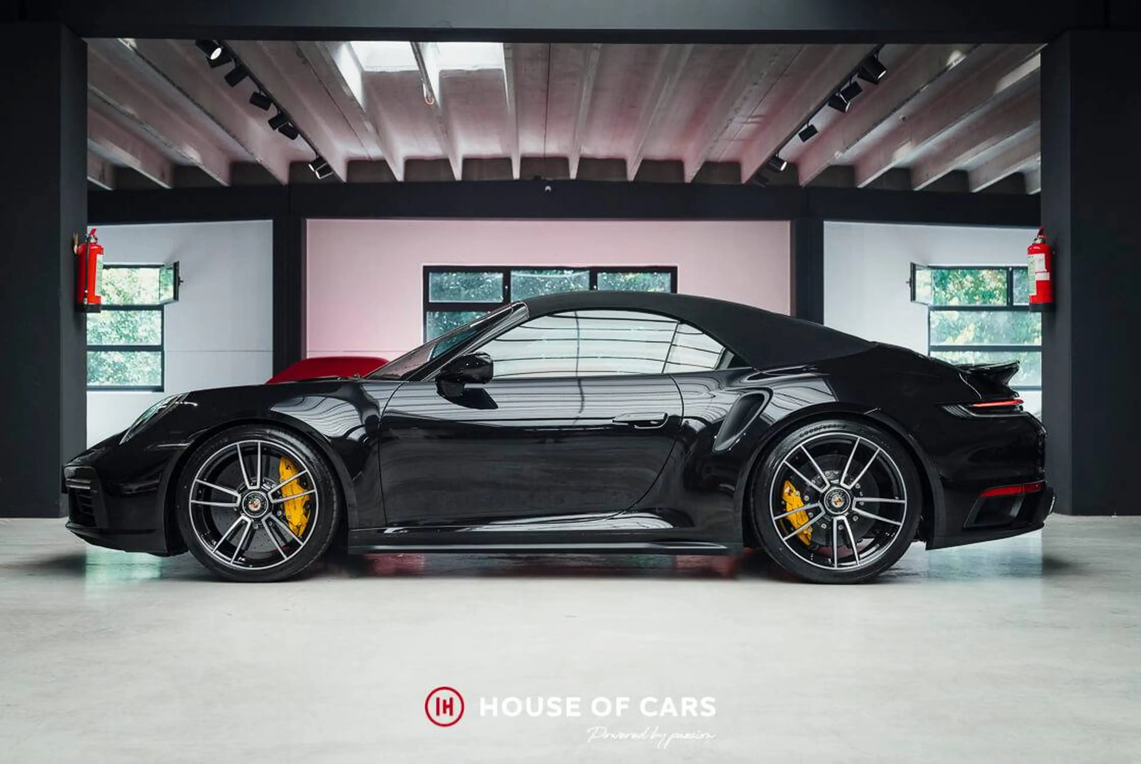 Porsche 911 992.1 Turbo S Cab PDK - Belgian car - 1st paint — photo 10