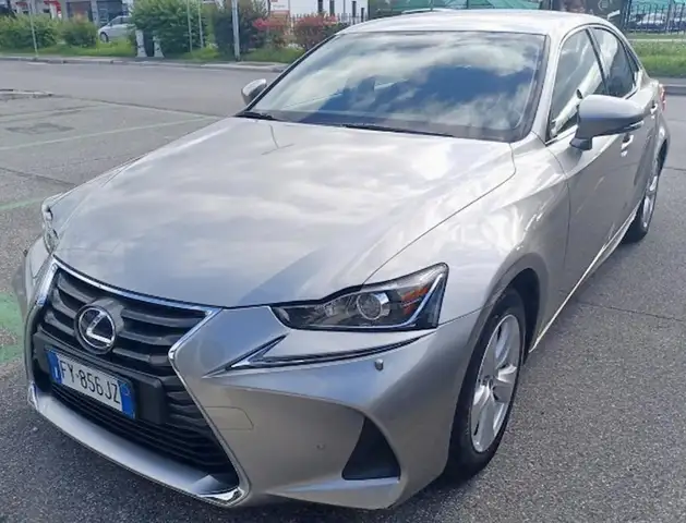 Lexus IS 300 300h 2.5 Business cvt