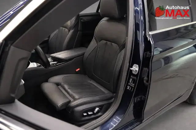BMW 5 Series view 14