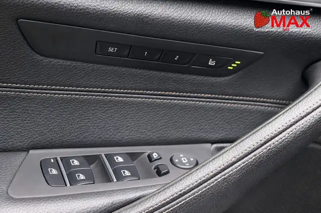 BMW 5 Series view 15
