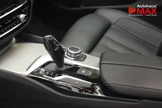 BMW 5 Series view 13