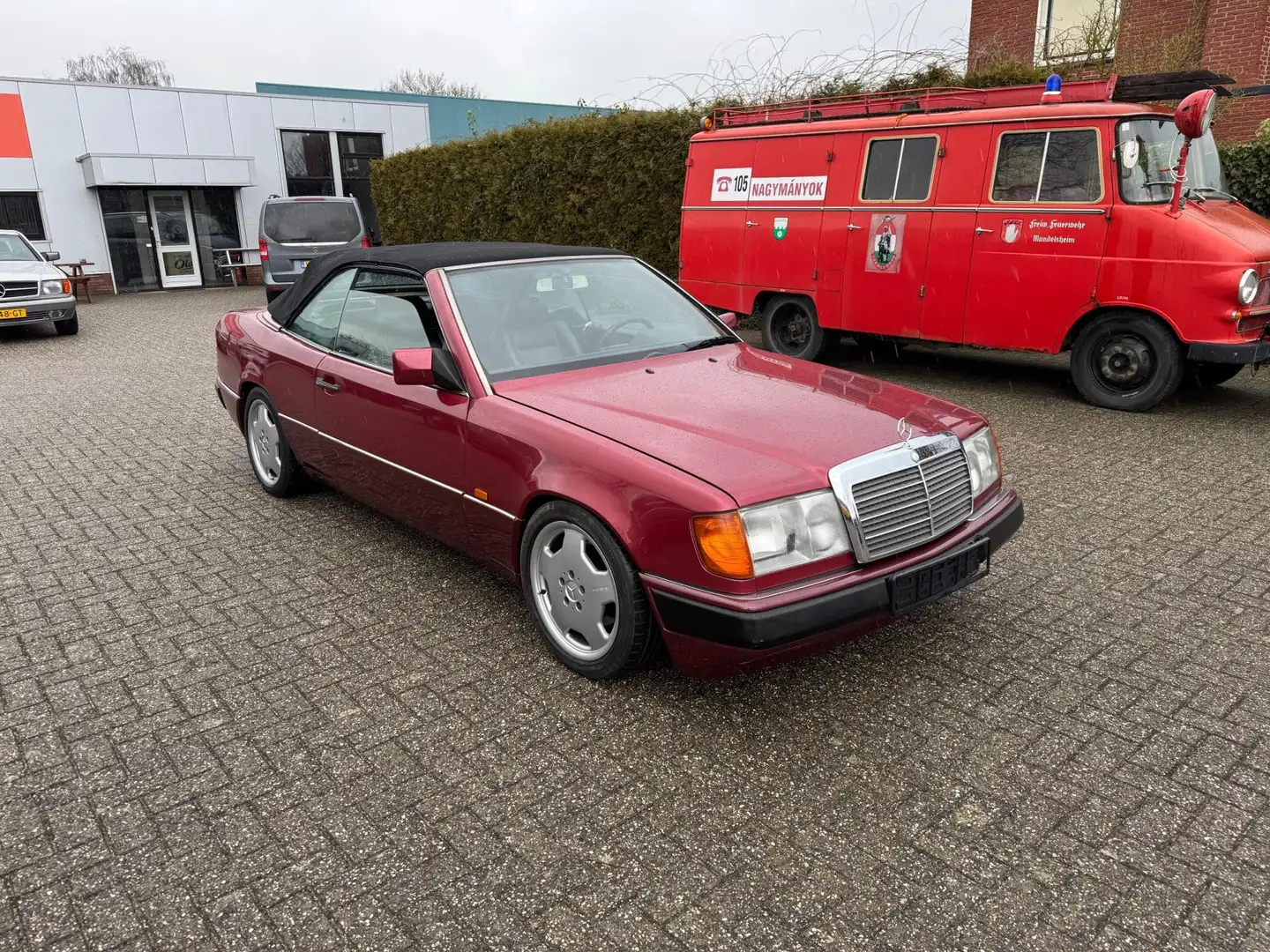 Mercedes-Benz CE 300 W124 Cabrio CE-24 Automaat / 1993 / Airconditionin Rot - 1