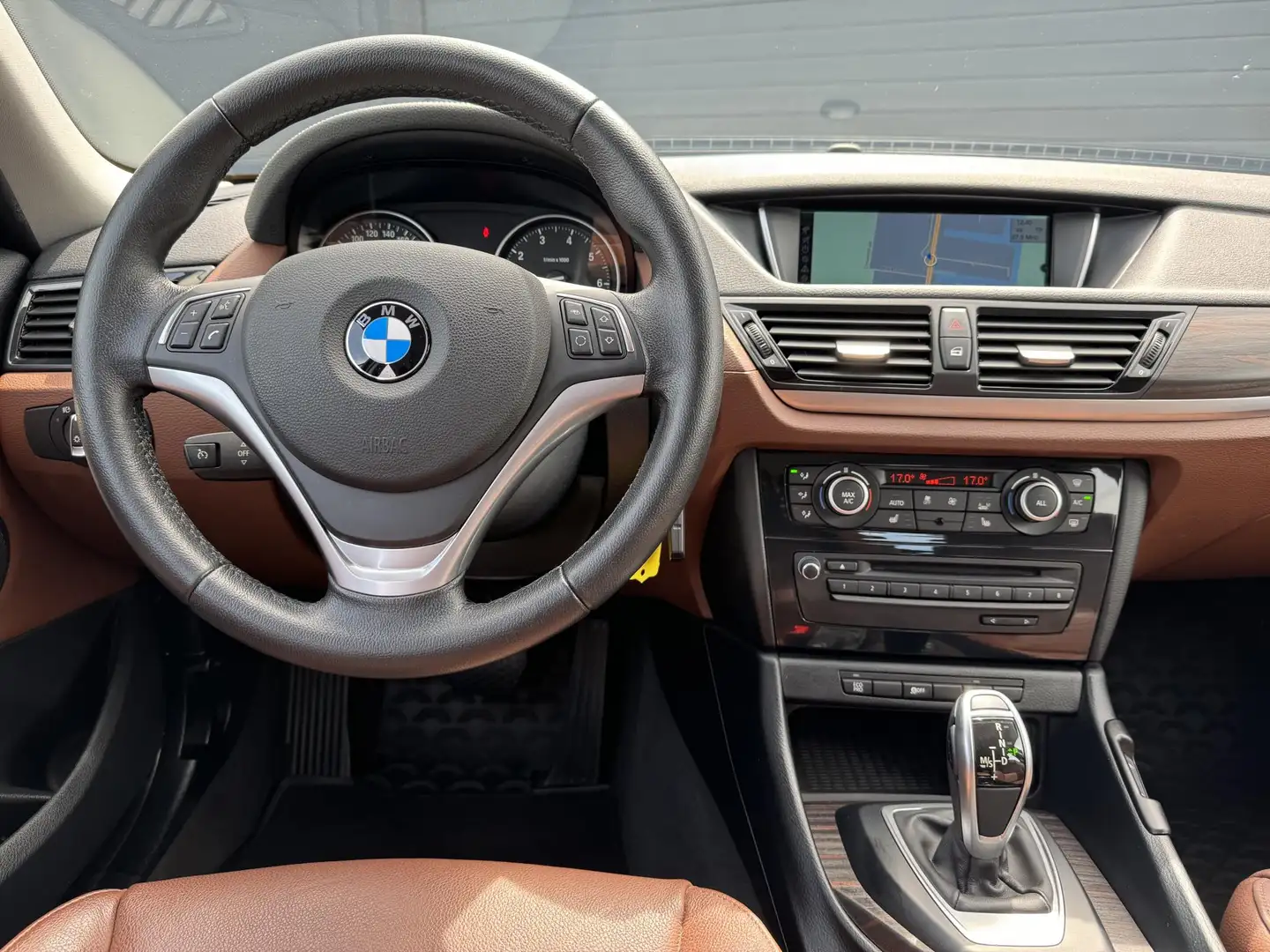 BMW X1 sDrive20i High Executive Automaat,2e Eigenaar,Pano Zwart - 2