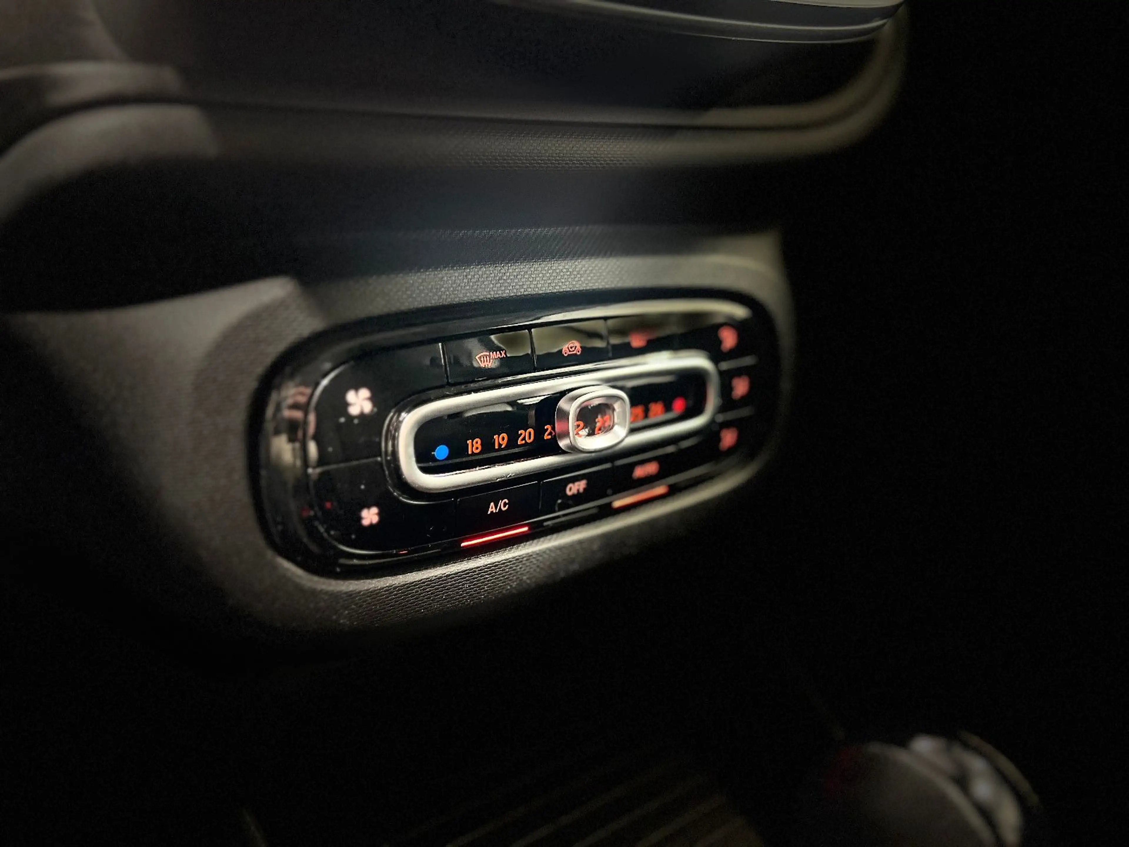 smart forTwo EQ Automatik **Klimaautomatik*BT*Temp** — photo 15