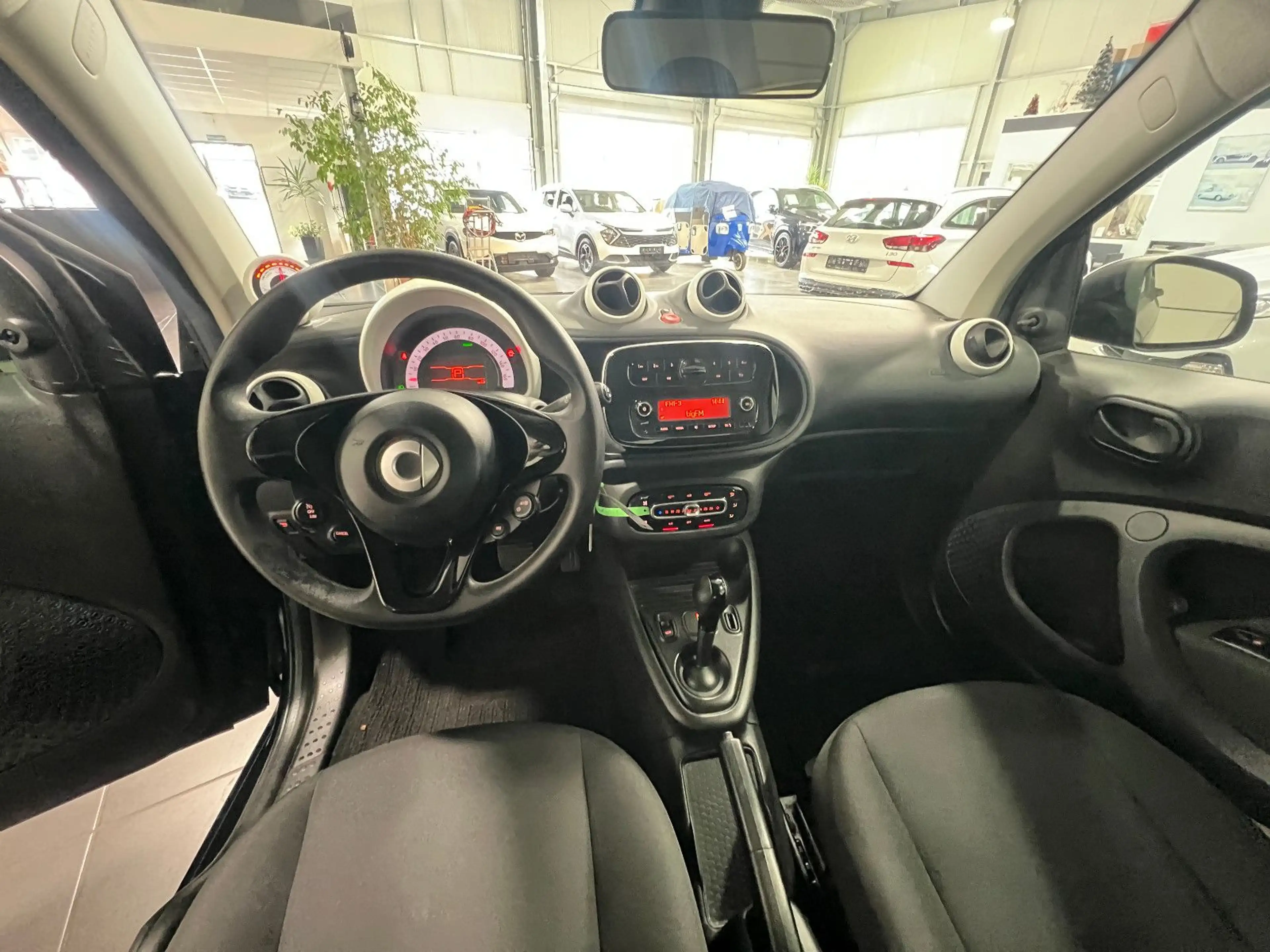 smart forTwo EQ Automatik **Klimaautomatik*BT*Temp** — photo 11