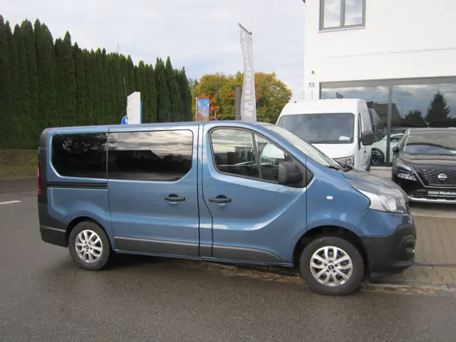 Renault Trafic Combi L1H1 2,7t 8Sitze Expression dci 120 Webasto Standh. Navi Sitzheizung Klima vorne+hinten Alufelgen PDC vorn + hinten