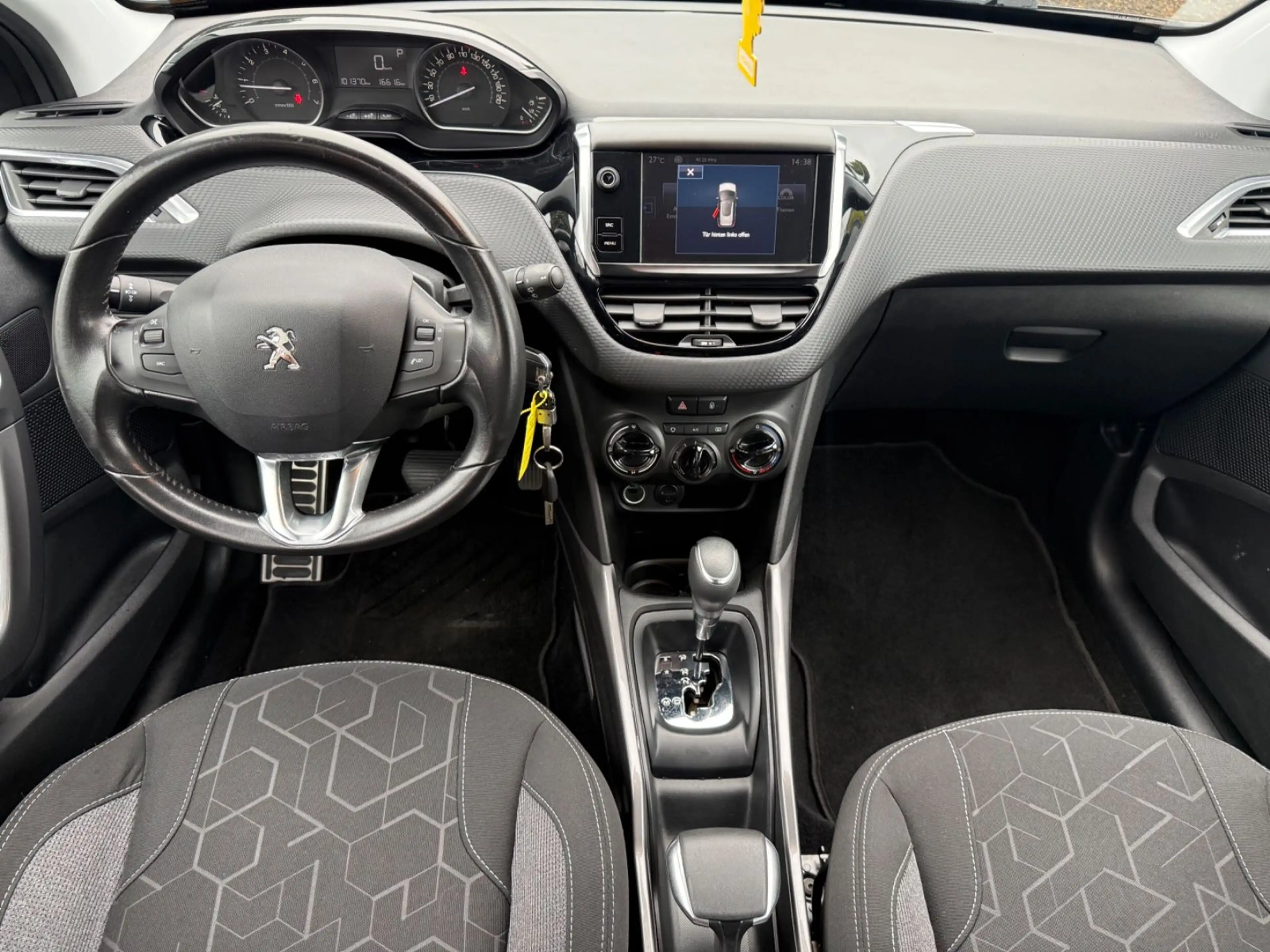 Peugeot 2008 Active — photo 10