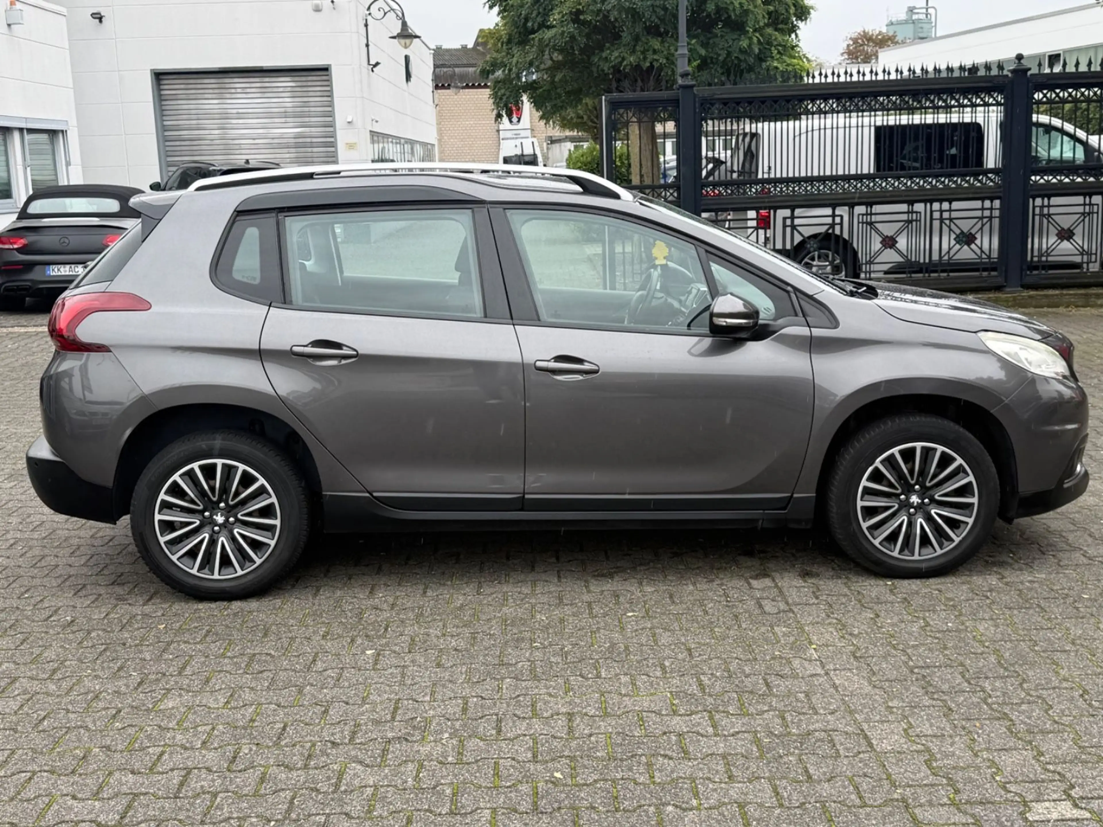 Peugeot 2008 Active — photo 7