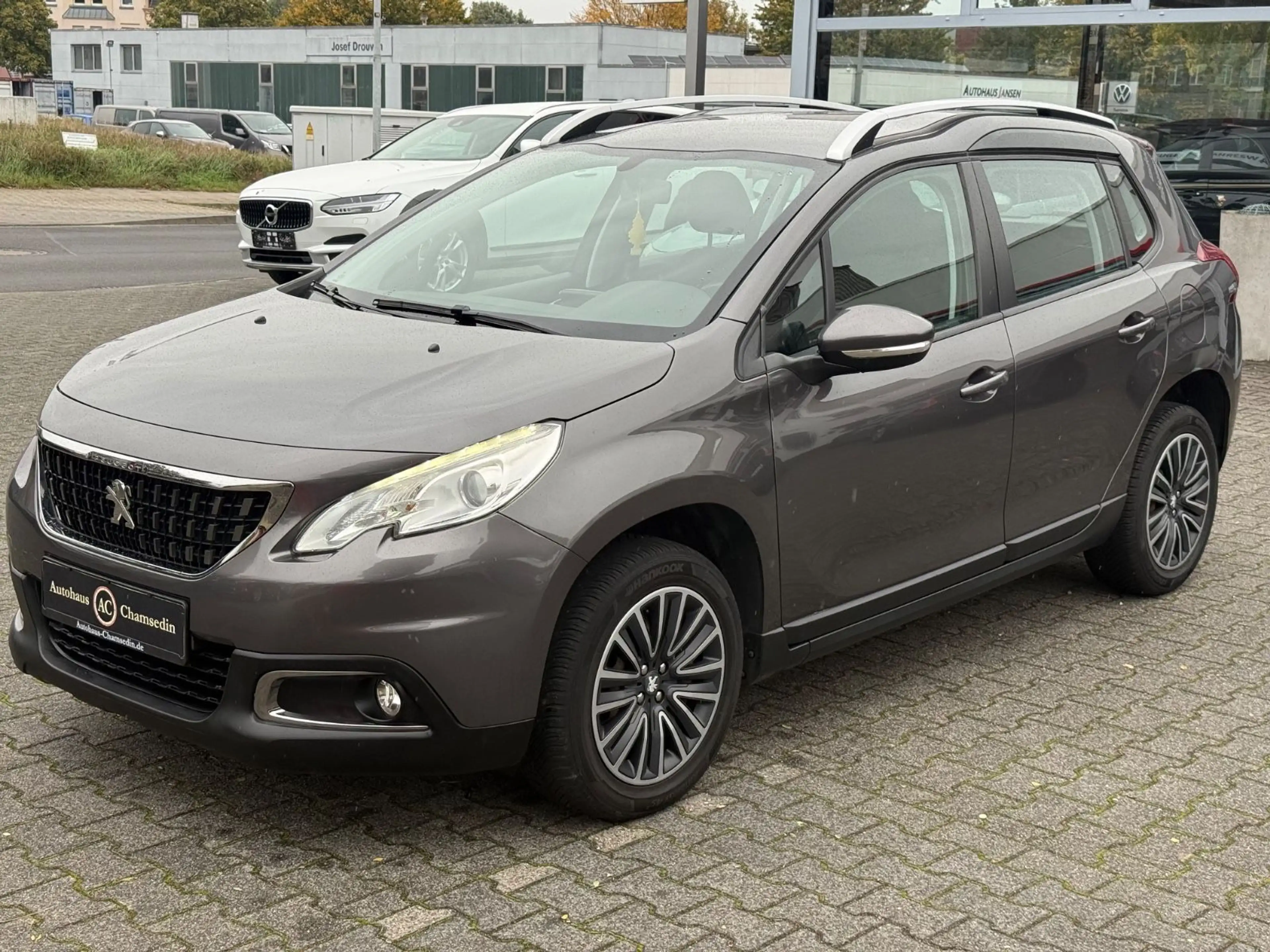 Peugeot 2008 Active — photo 2