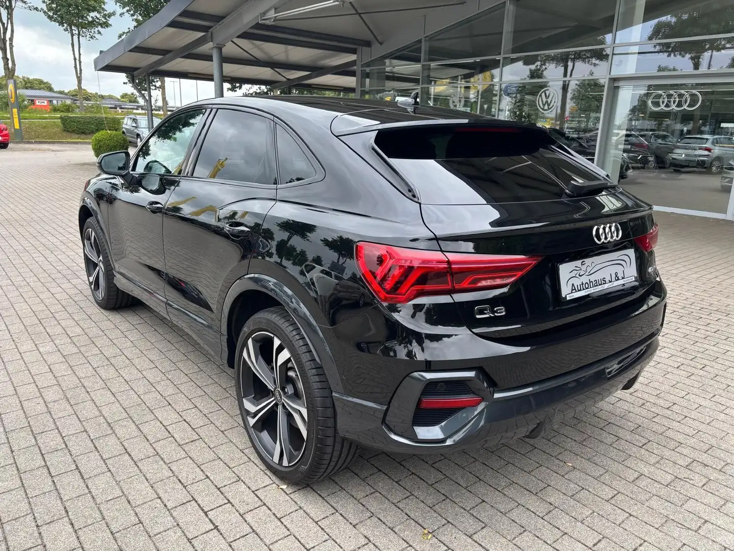 Audi Q3 Sportback 40 TDI quattro Matrix/Pano/360°/AHK Noir - 2