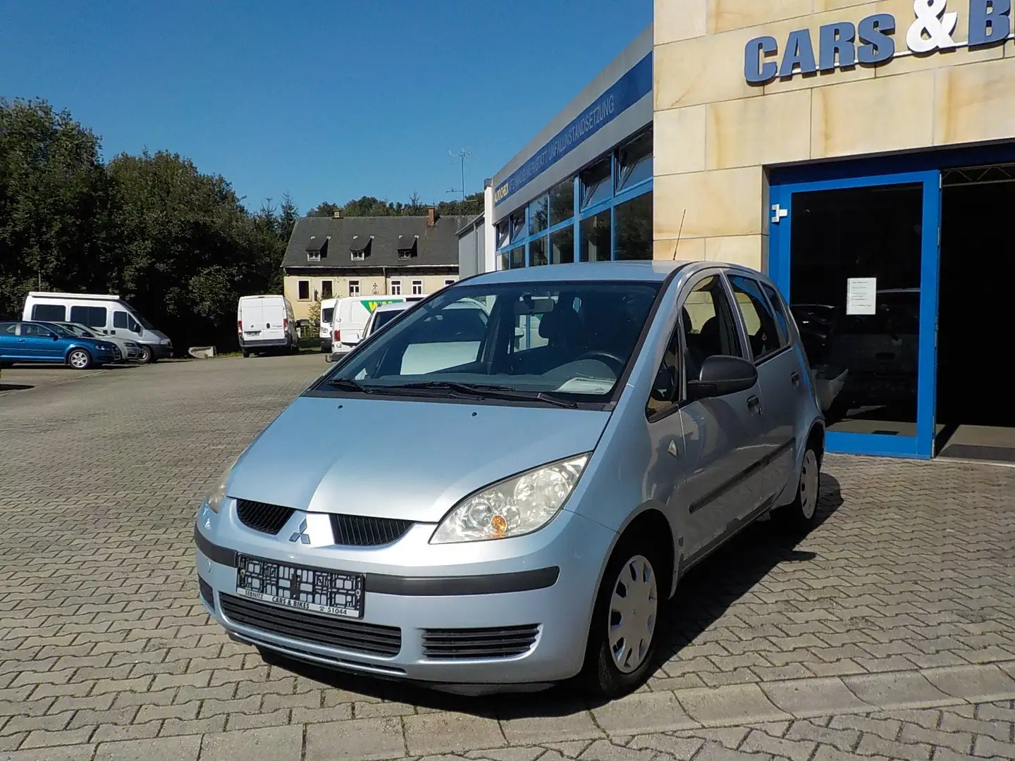 Mitsubishi Colt 1.3 Inform Plateado - 2