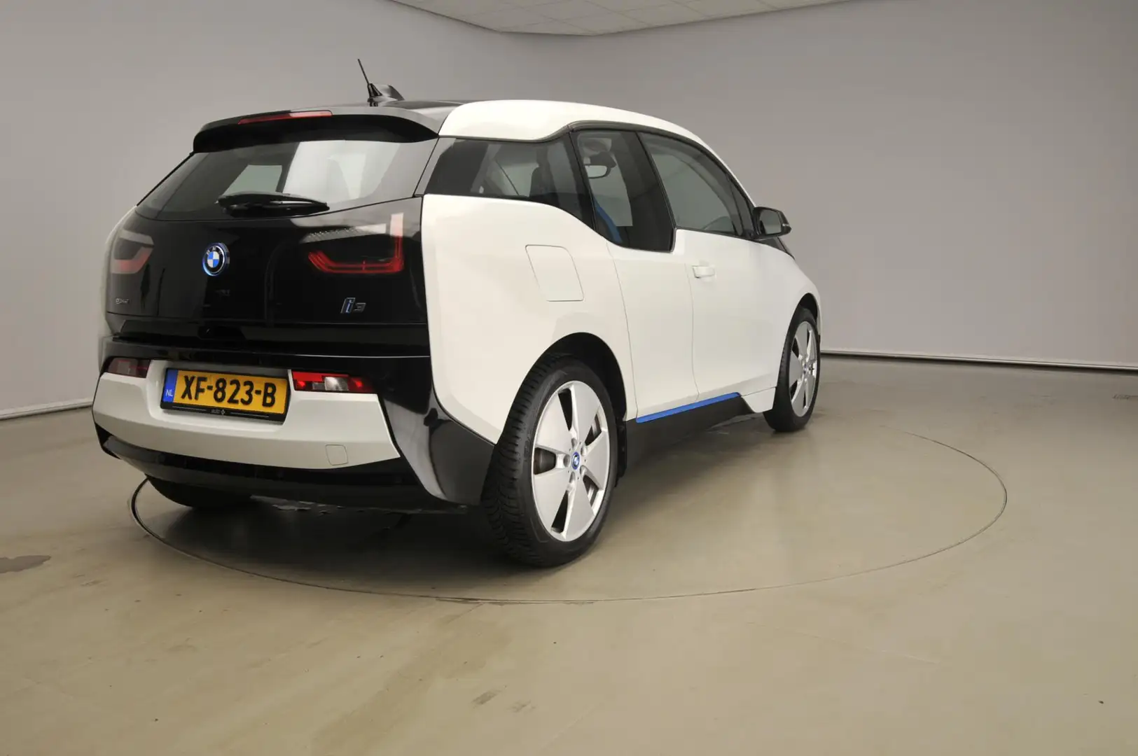 BMW i3 Basis Comfort 22 kWh Navigatie / Climate / Cruise Wit - 2