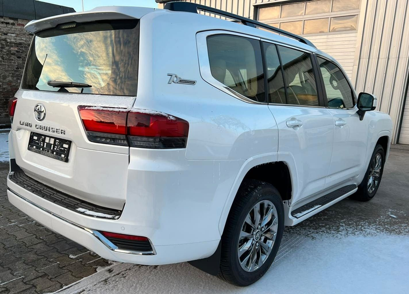 Toyota Land Cruiser 300 70thANV+NEU+EUreg+RearTV+415HP+VOLL+HUD — photo 8