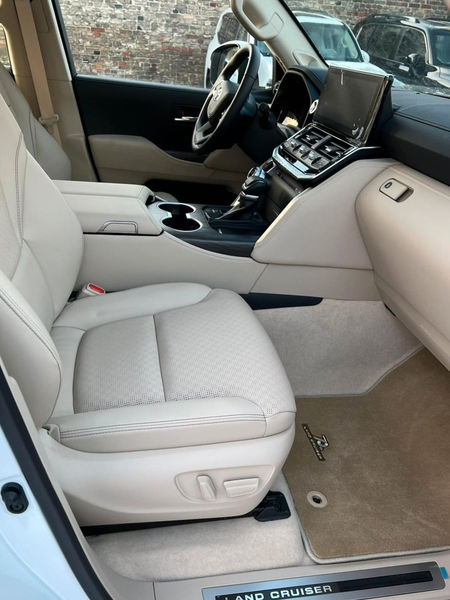 Toyota Land Cruiser 300 70thANV+NEU+EUreg+RearTV+415HP+VOLL+HUD — photo 11