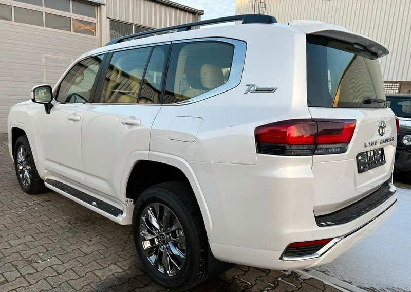 Toyota Land Cruiser 300 70thANV+NEU+EUreg+RearTV+415HP+VOLL+HUD — photo 3